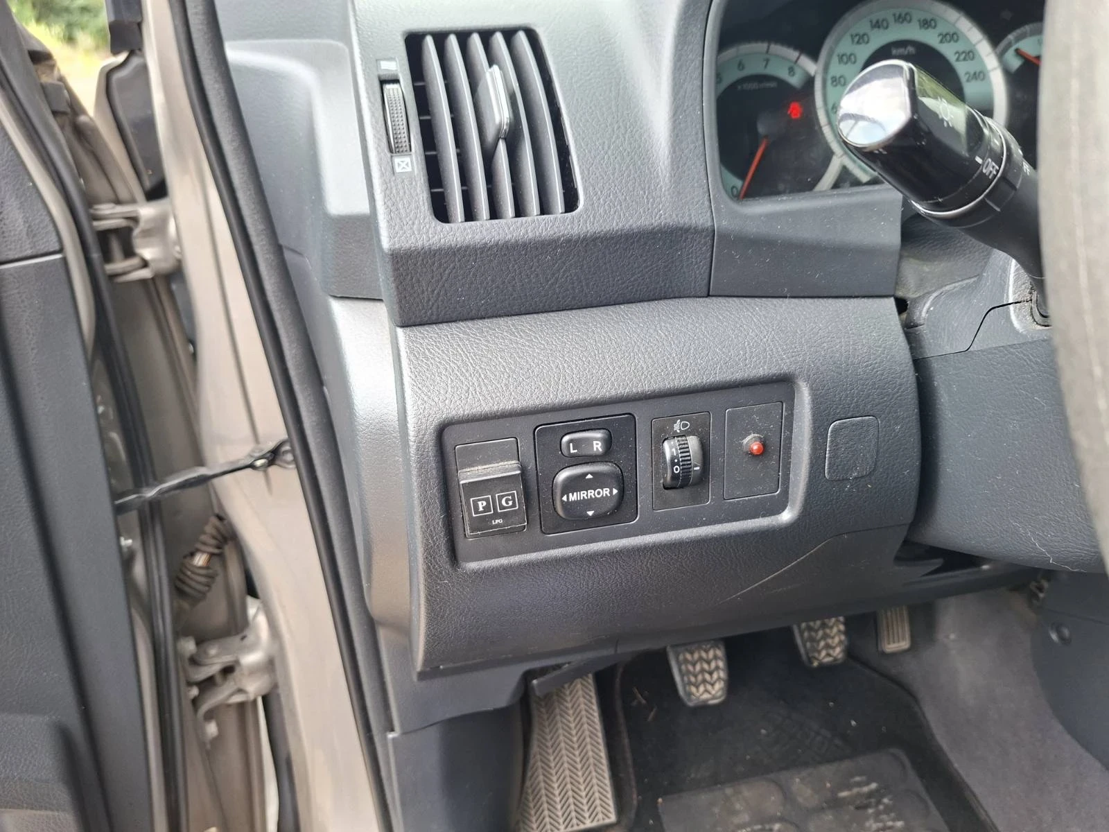 Toyota Corolla verso 1, 6 ГАЗ - изображение 7