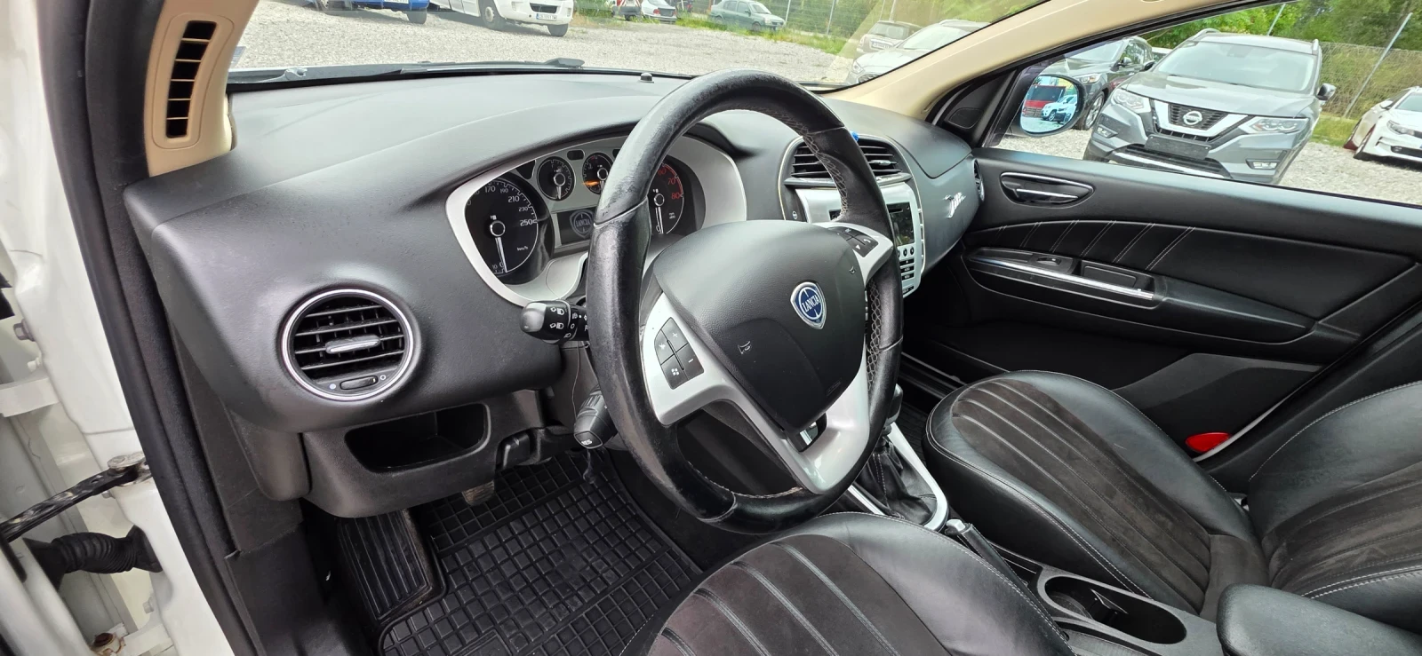Lancia Delta 1.4i 120k.c  - изображение 8