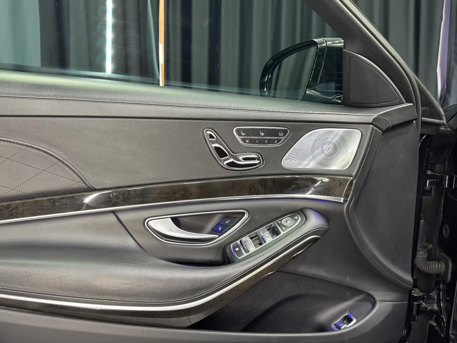 Mercedes-Benz S 63 AMG 4MATIC/585HP/PANO/MASSAGE/BURM/HUD/360/MEMO/608g - изображение 8