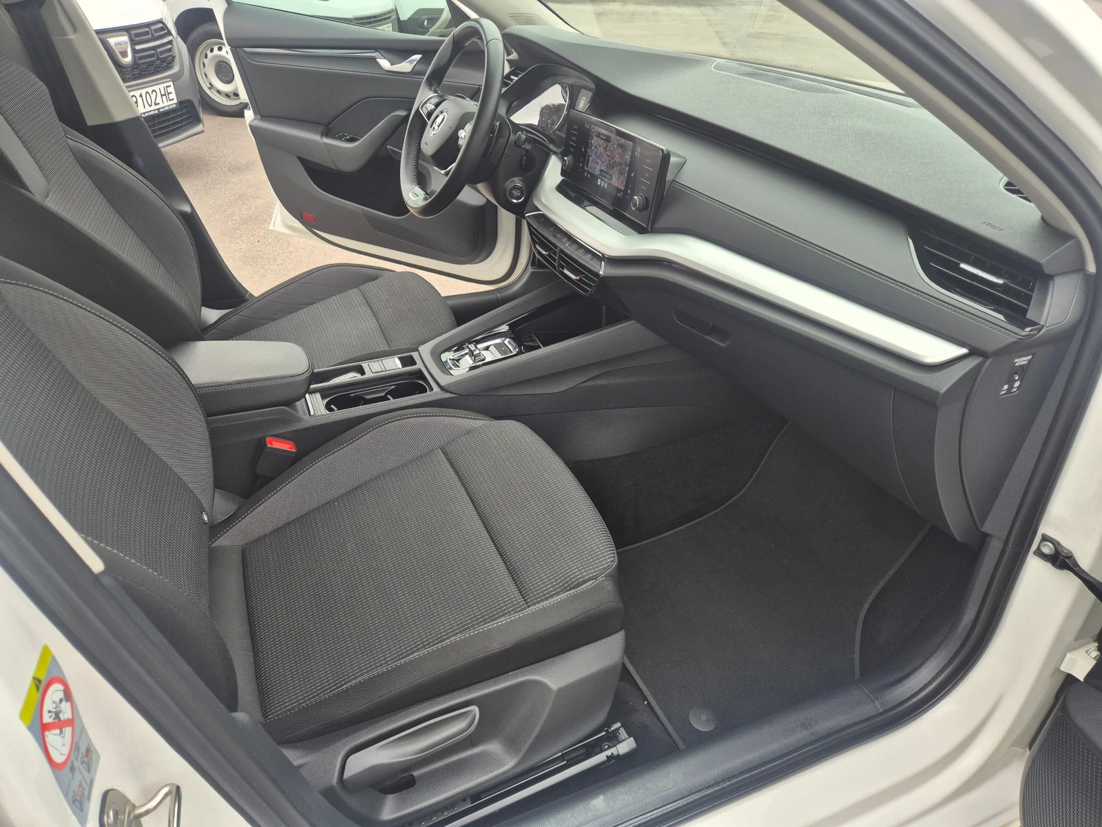 Skoda Octavia С Гаранция 2.0-А/Т-150кс, снимка 9 - Автомобили и джипове - 54030322