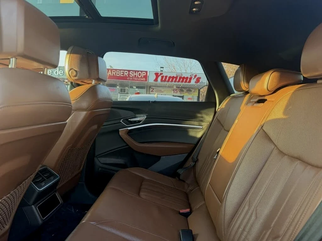 Audi E-Tron, снимка 16 - Автомобили и джипове - 54114636