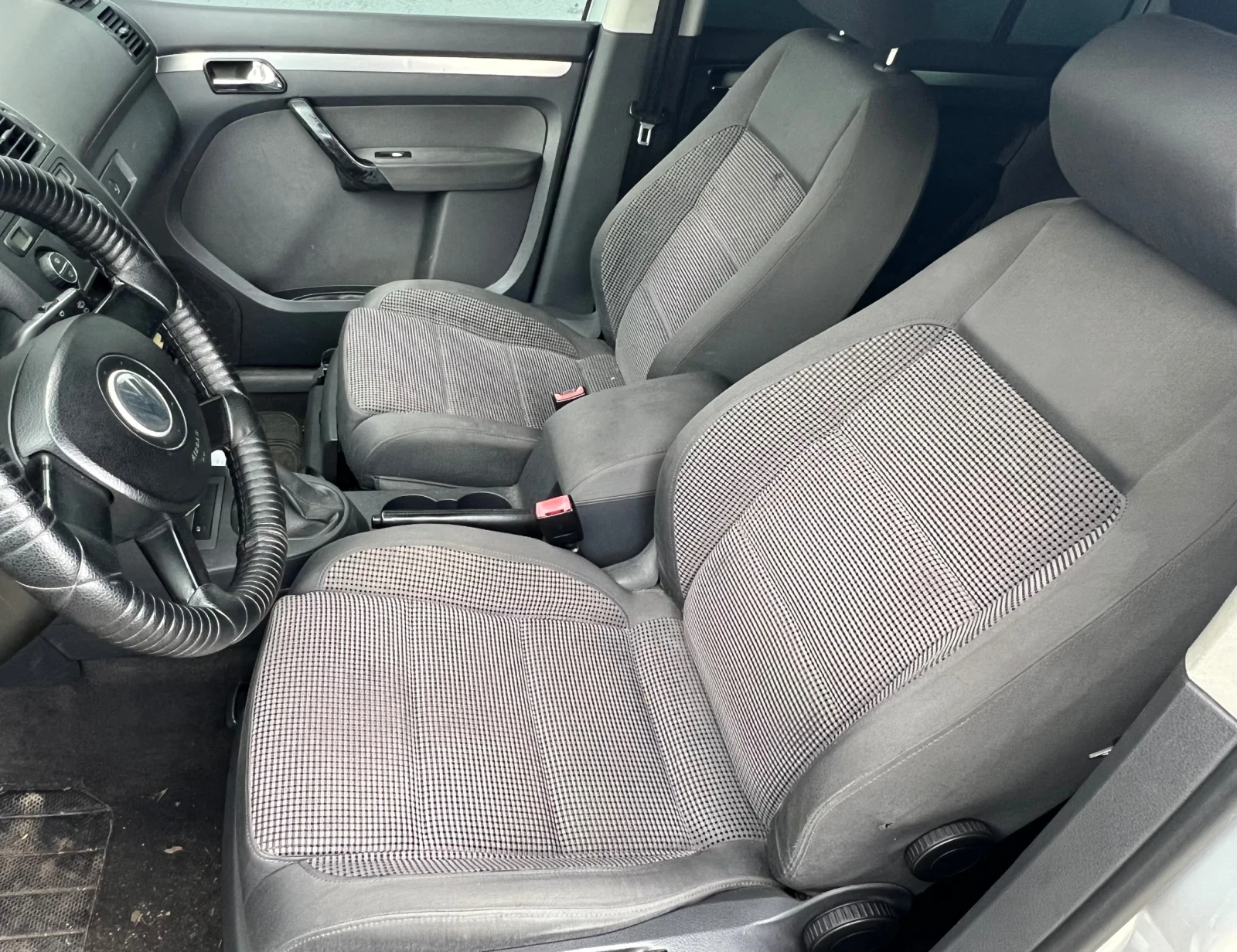 VW Touran 2.0TDI BKD, снимка 5 - Автомобили и джипове - 54136187