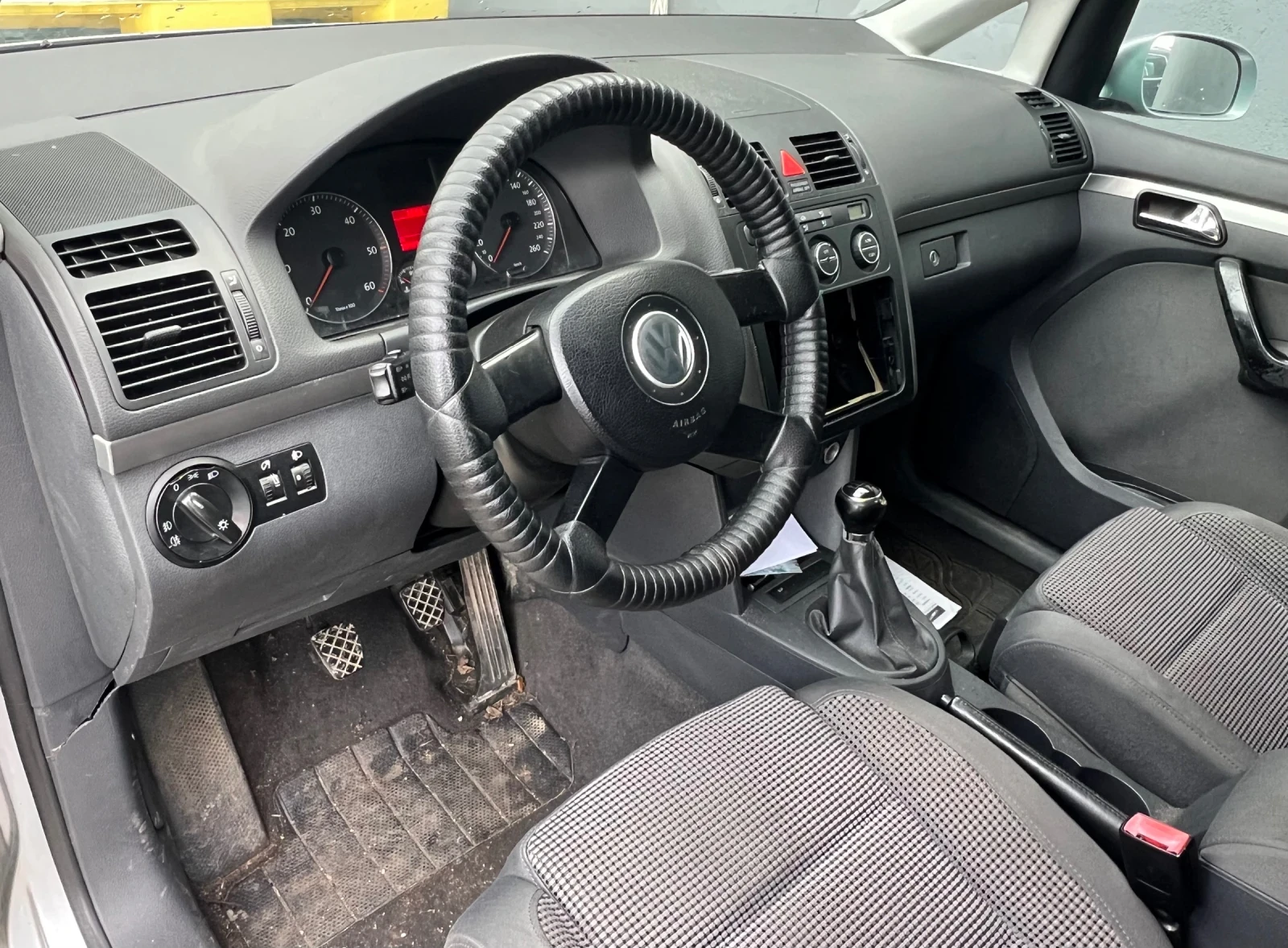 VW Touran 2.0TDI BKD, снимка 6 - Автомобили и джипове - 54136187