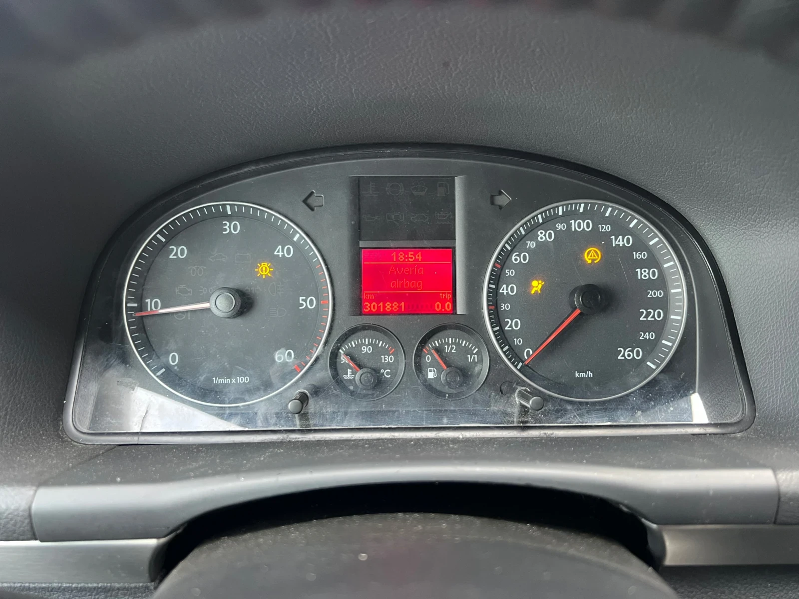 VW Touran 2.0TDI BKD, снимка 7 - Автомобили и джипове - 54136187