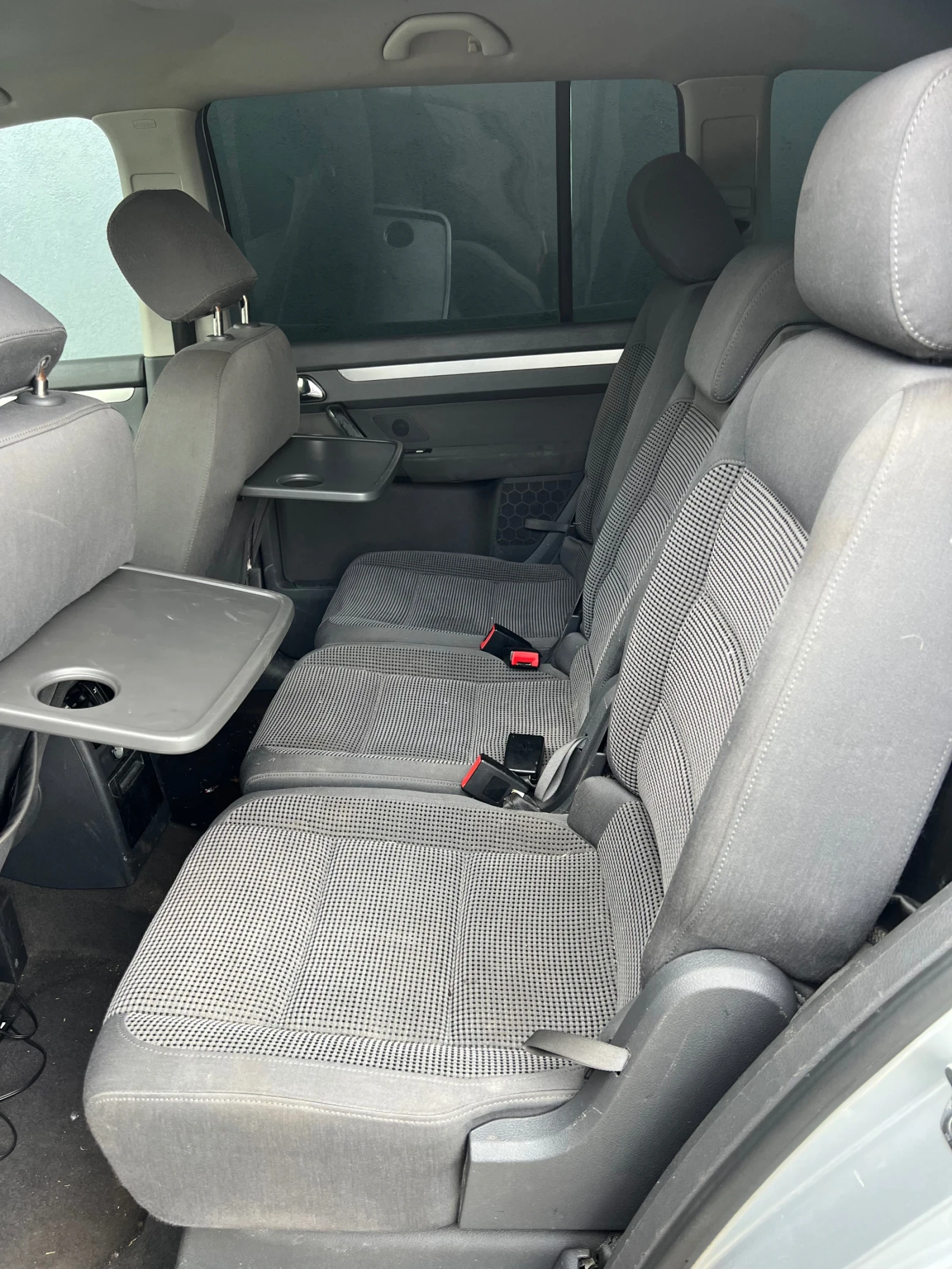 VW Touran 2.0TDI BKD, снимка 8 - Автомобили и джипове - 54136187