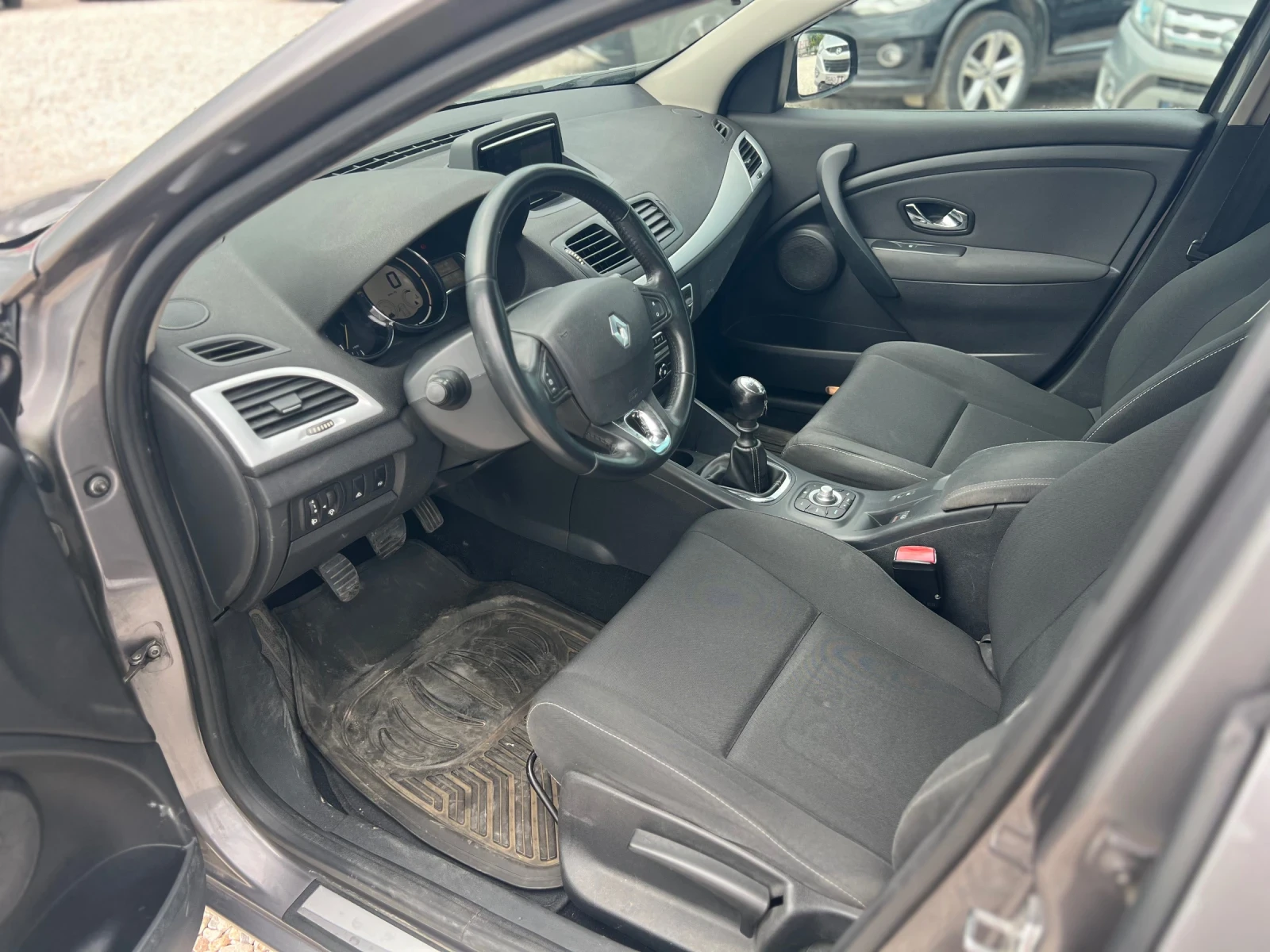 Renault Megane 1.5DCI NAVI PANORAMA 6ck, снимка 9 - Автомобили и джипове - 54501332