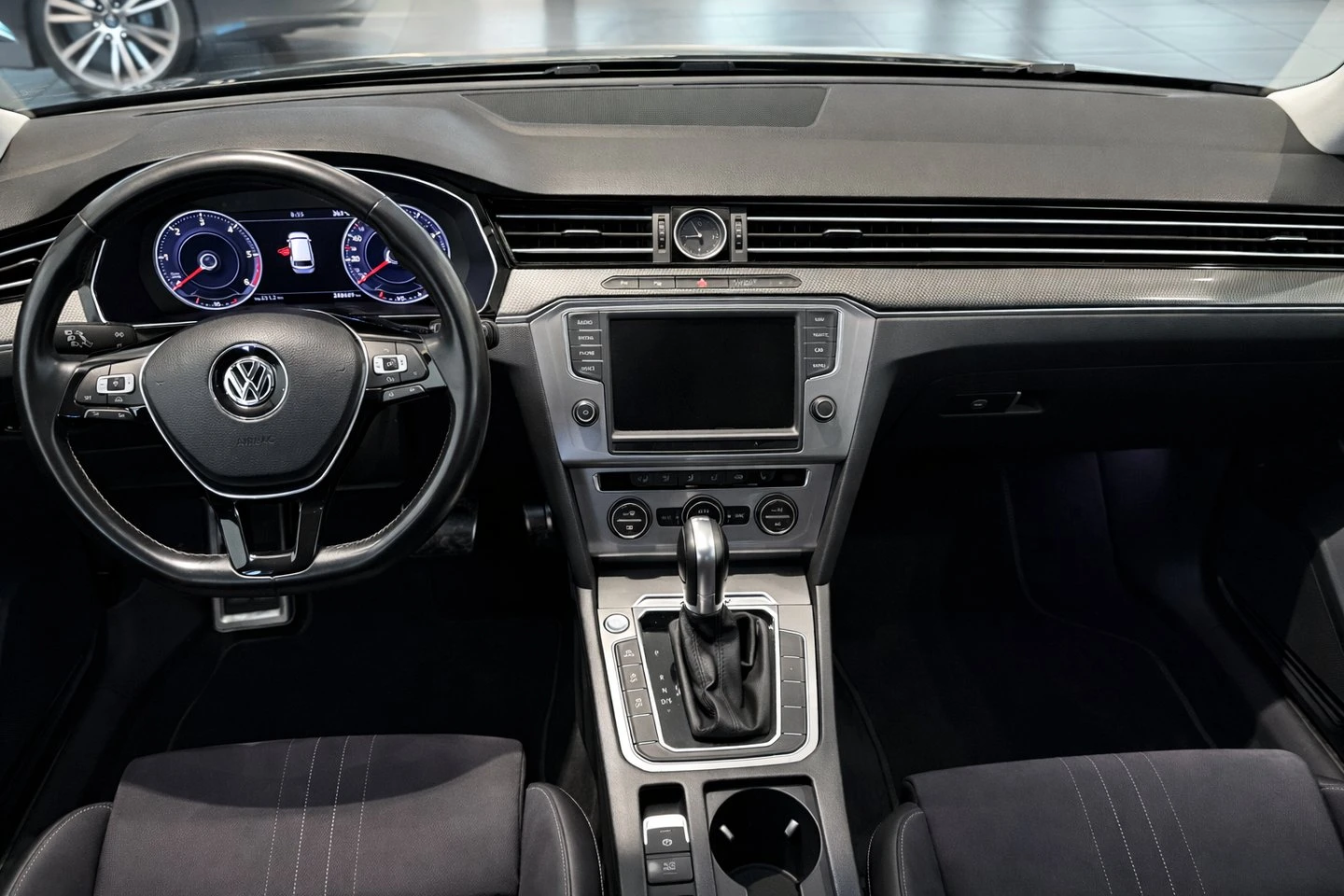VW Passat, снимка 11 - Автомобили и джипове - 56420778