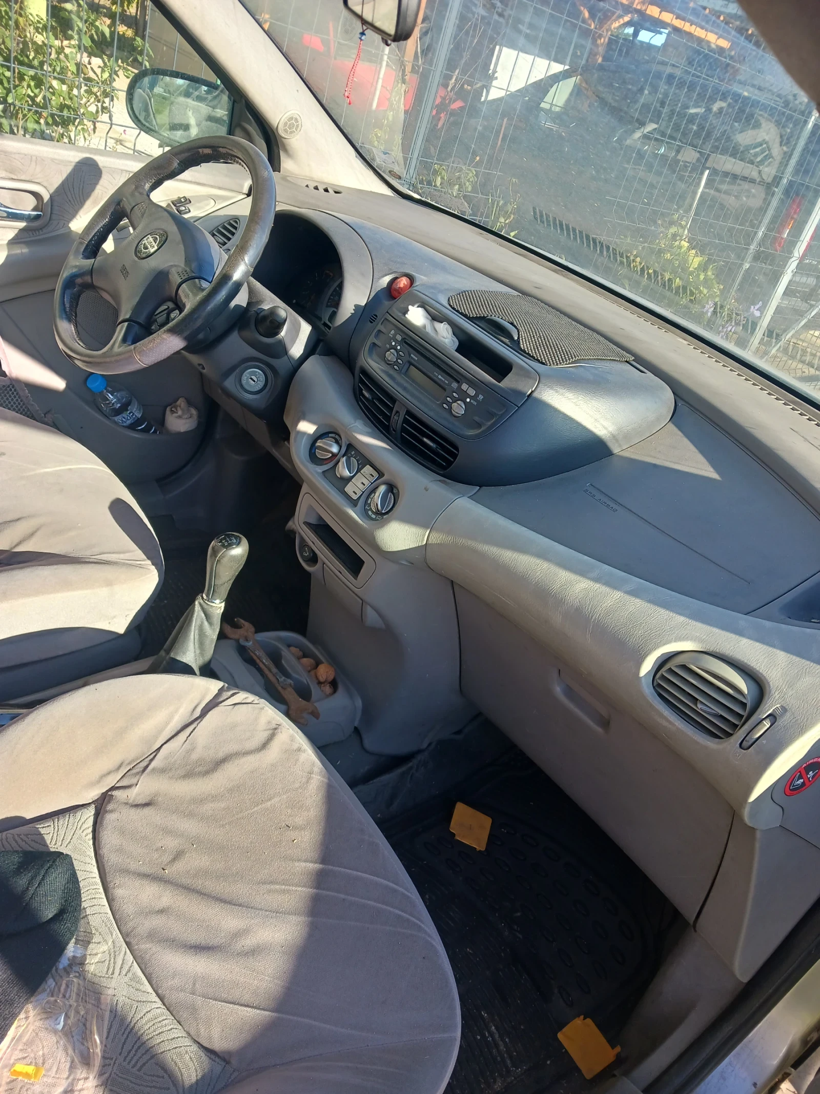 Nissan Almera tino, снимка 6 - Автомобили и джипове - 55928446