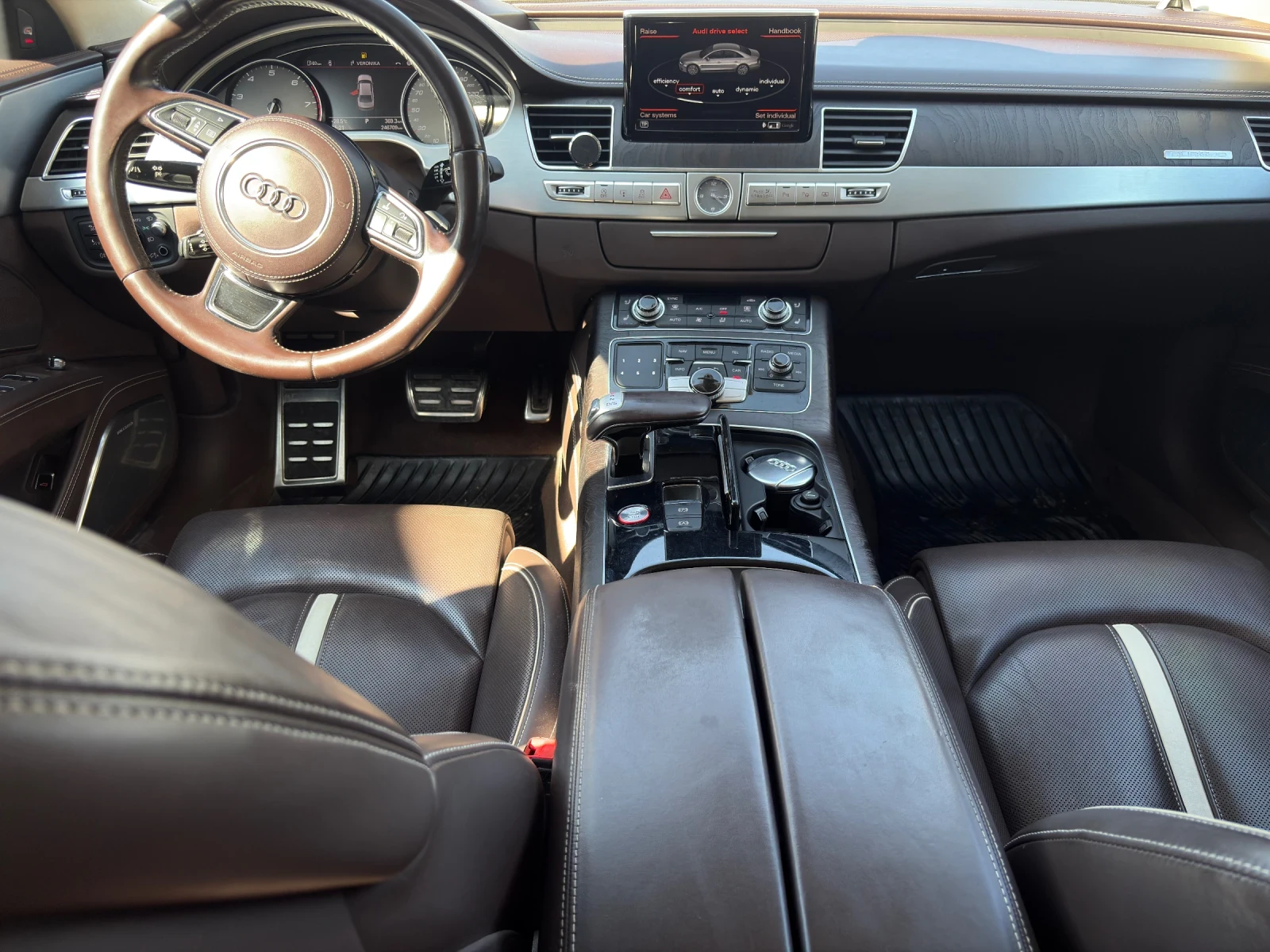 Audi S8  4.0 TFSI/Matrix/Quattro/Панорама/Керамика/BOSE, снимка 8 - Автомобили и джипове - 56105297
