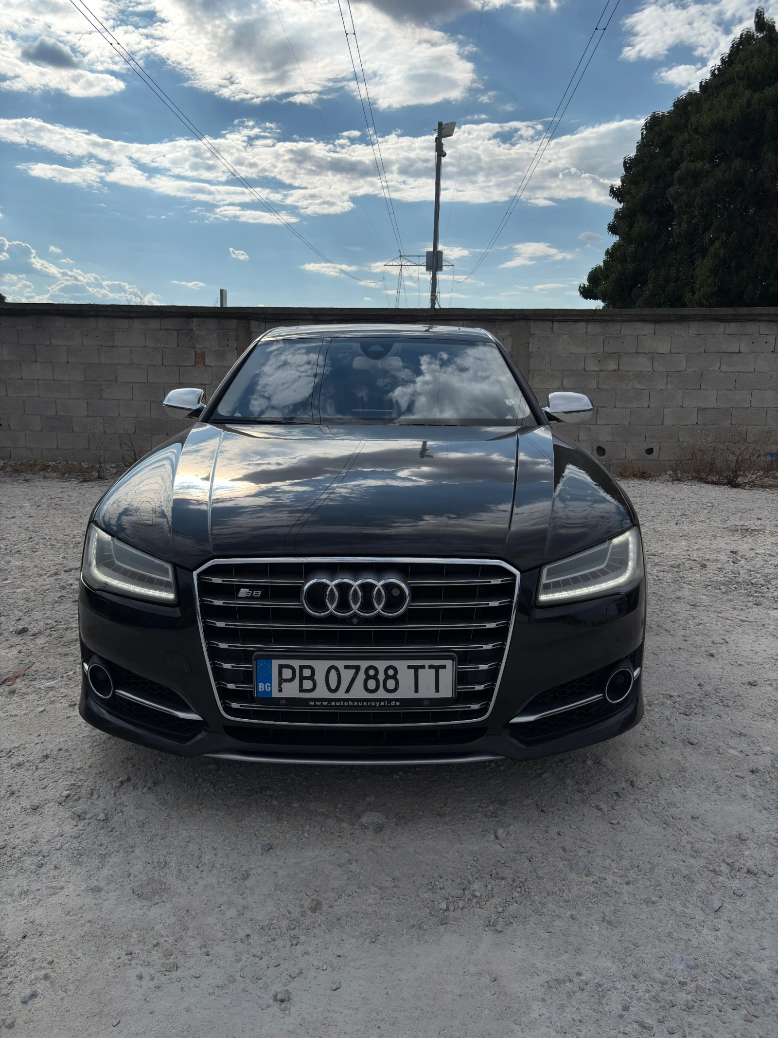 Audi S8  4.0 TFSI/Matrix/Quattro/Панорама/Керамика/BOSE, снимка 3 - Автомобили и джипове - 56105297