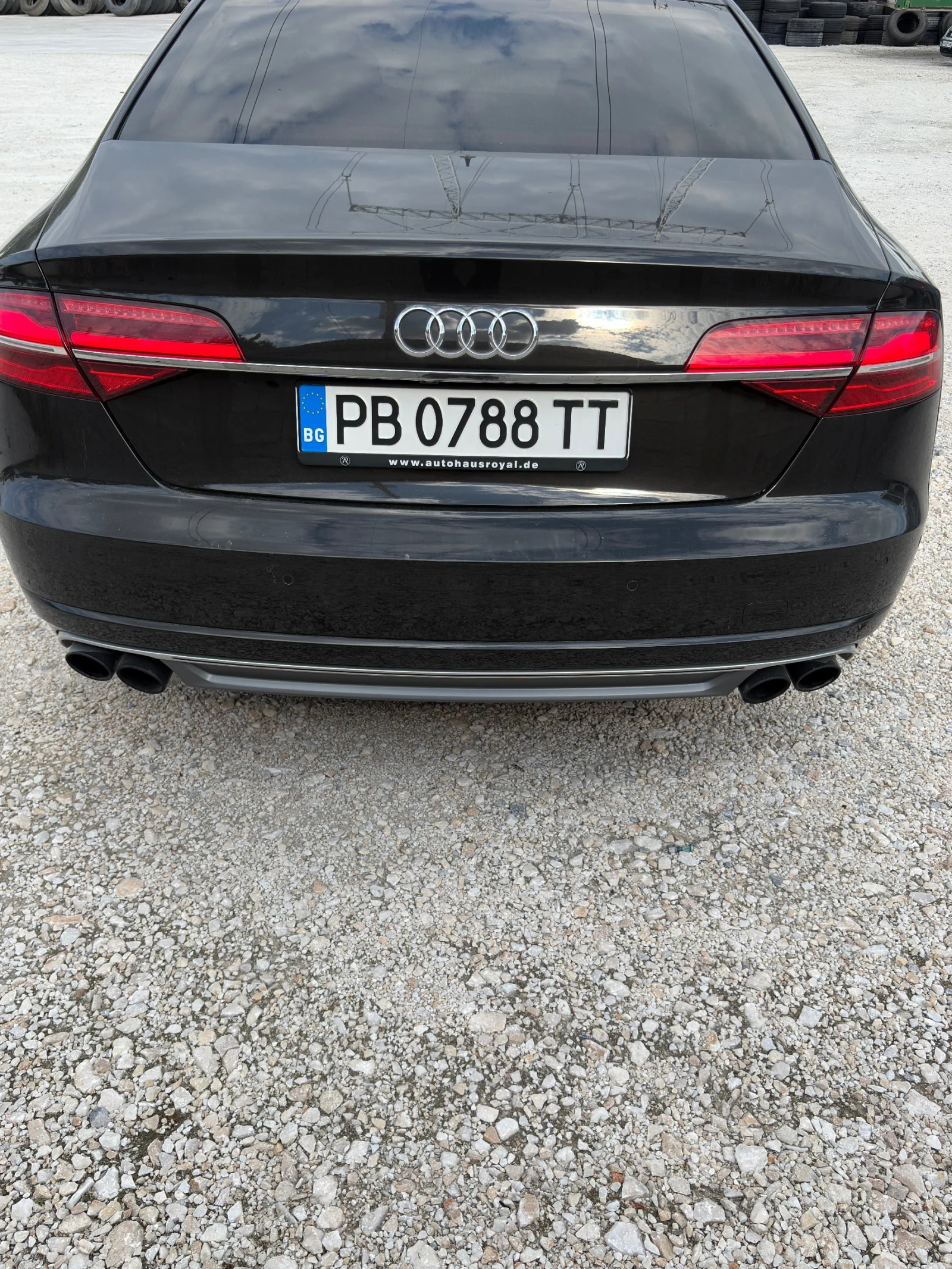 Audi S8  4.0 TFSI/Matrix/Quattro/Панорама/Керамика/BOSE, снимка 4 - Автомобили и джипове - 56105297