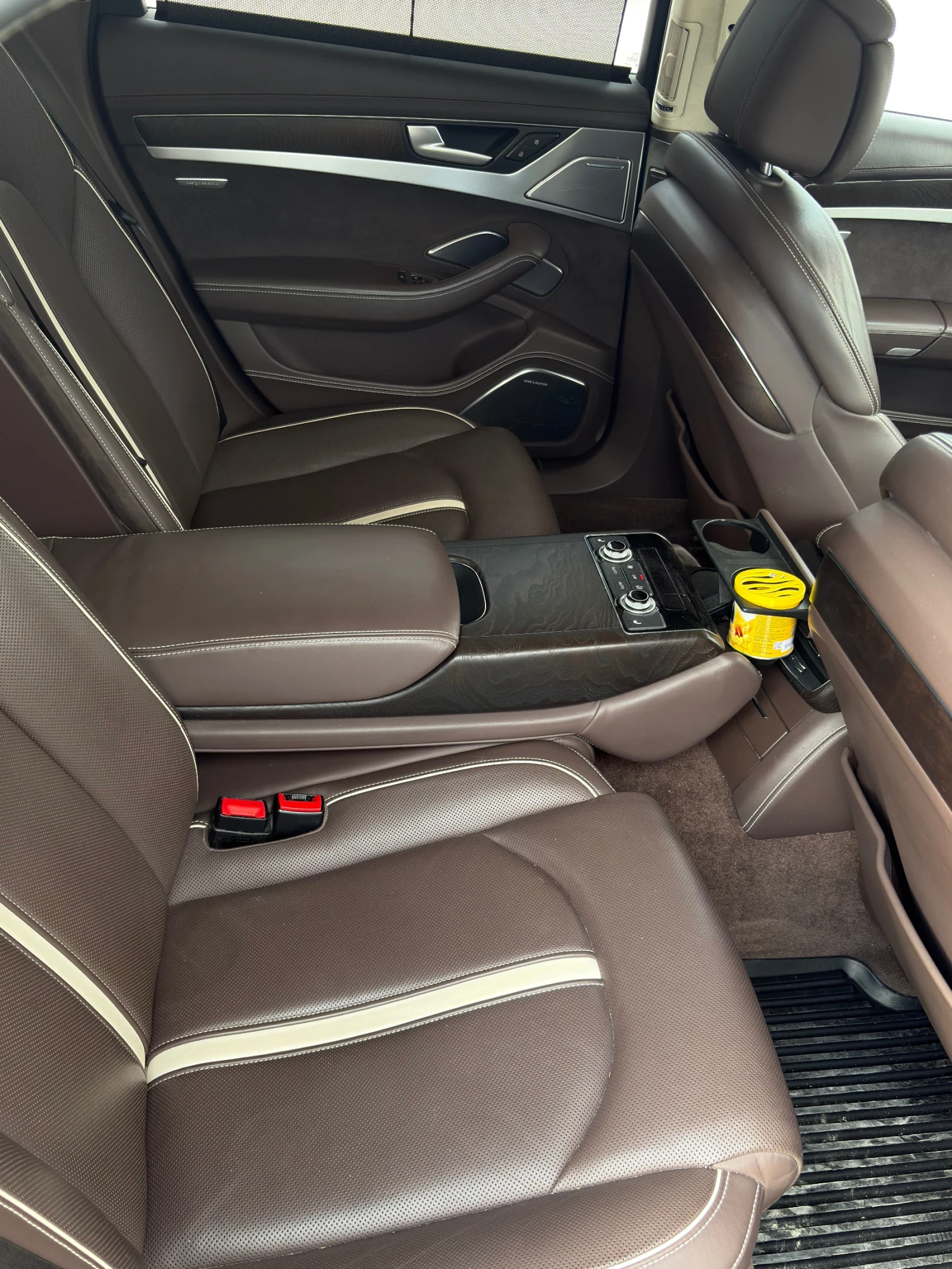 Audi S8  4.0 TFSI/Matrix/Quattro/Панорама/Керамика/BOSE, снимка 9 - Автомобили и джипове - 56105297