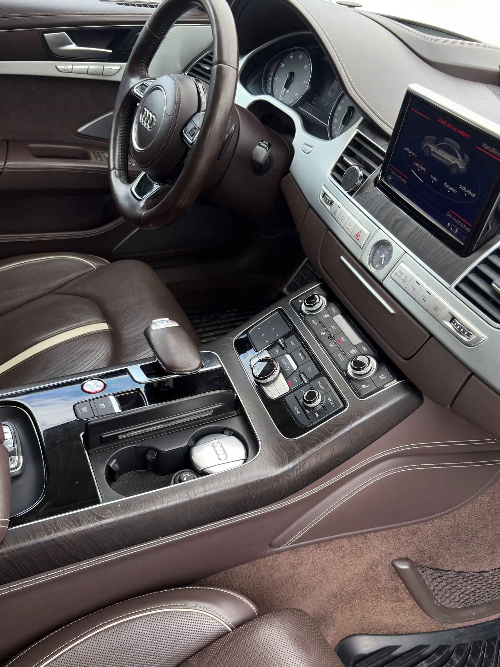 Audi S8  4.0 TFSI/Matrix/Quattro/Панорама/Керамика/BOSE, снимка 6 - Автомобили и джипове - 56105297