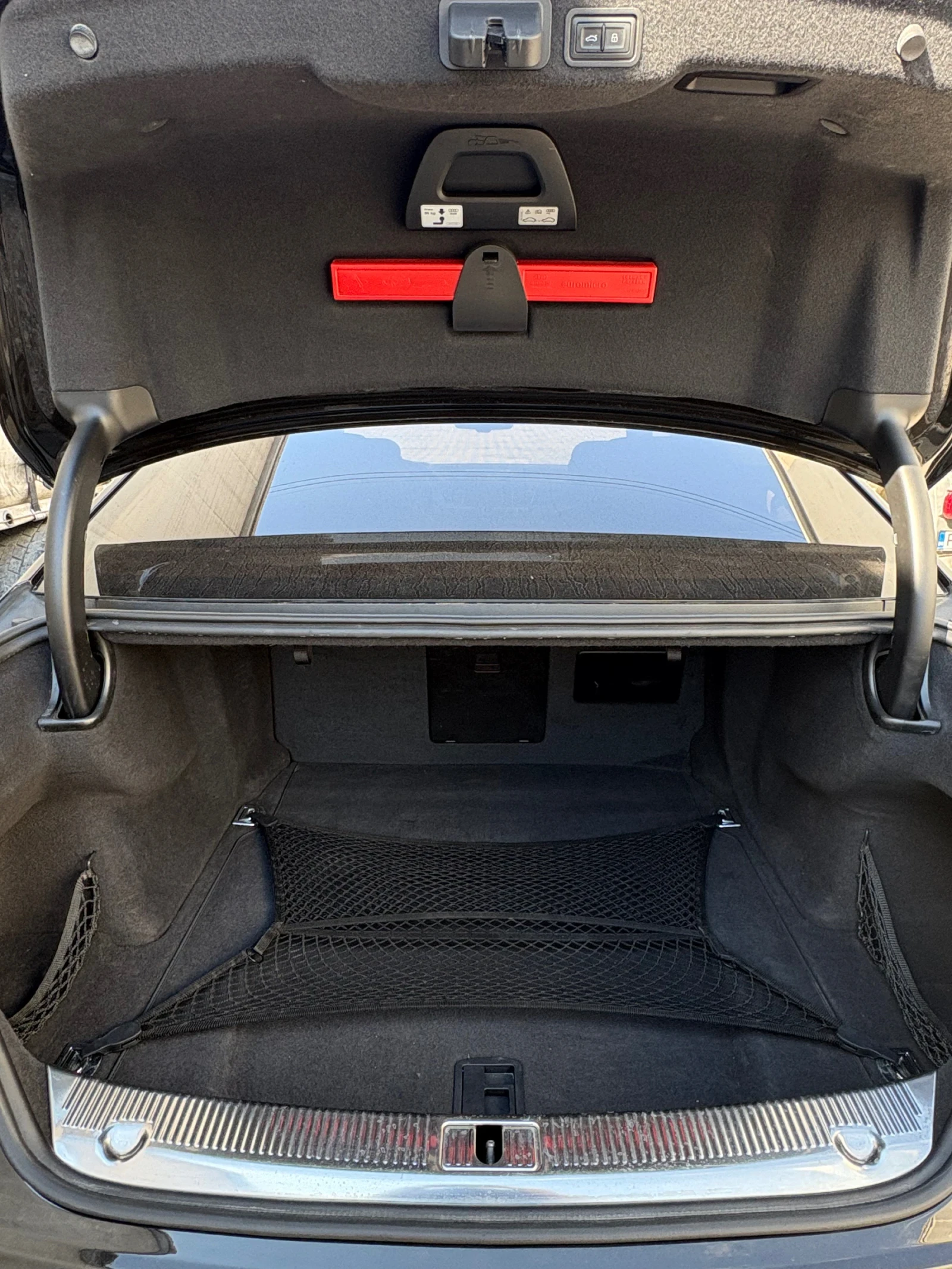 Audi S8  4.0 TFSI/Matrix/Quattro/Панорама/Керамика/BOSE, снимка 11 - Автомобили и джипове - 56105297