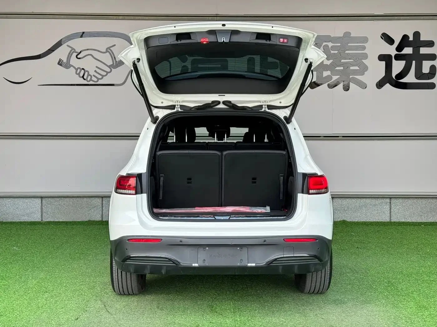 Mercedes-Benz EQB, снимка 13 - Автомобили и джипове - 56685151