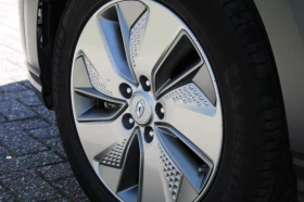 Hyundai Kona EV FASHION 64KW/h 204 k.с. SOH-100% ТЕРМО ПОМПА , снимка 6
