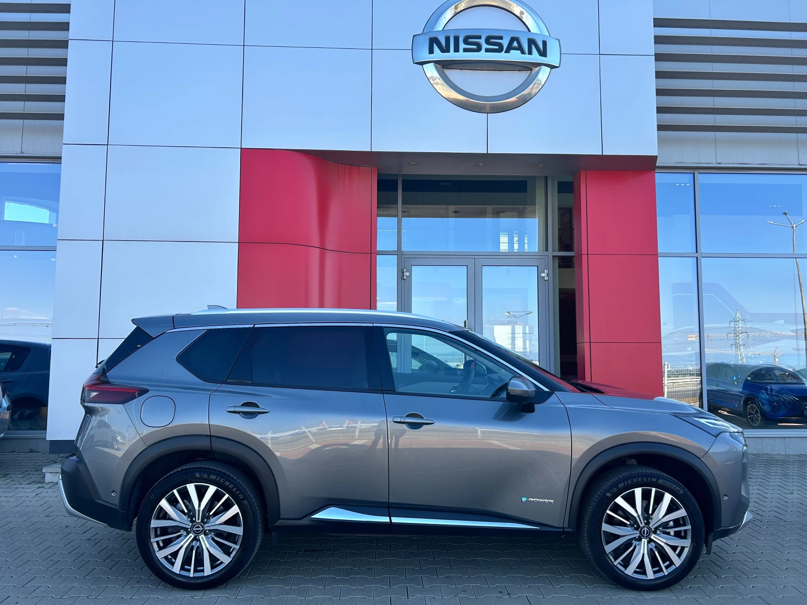 Nissan X-trail E-4orce Tekna 4x4 - изображение 2