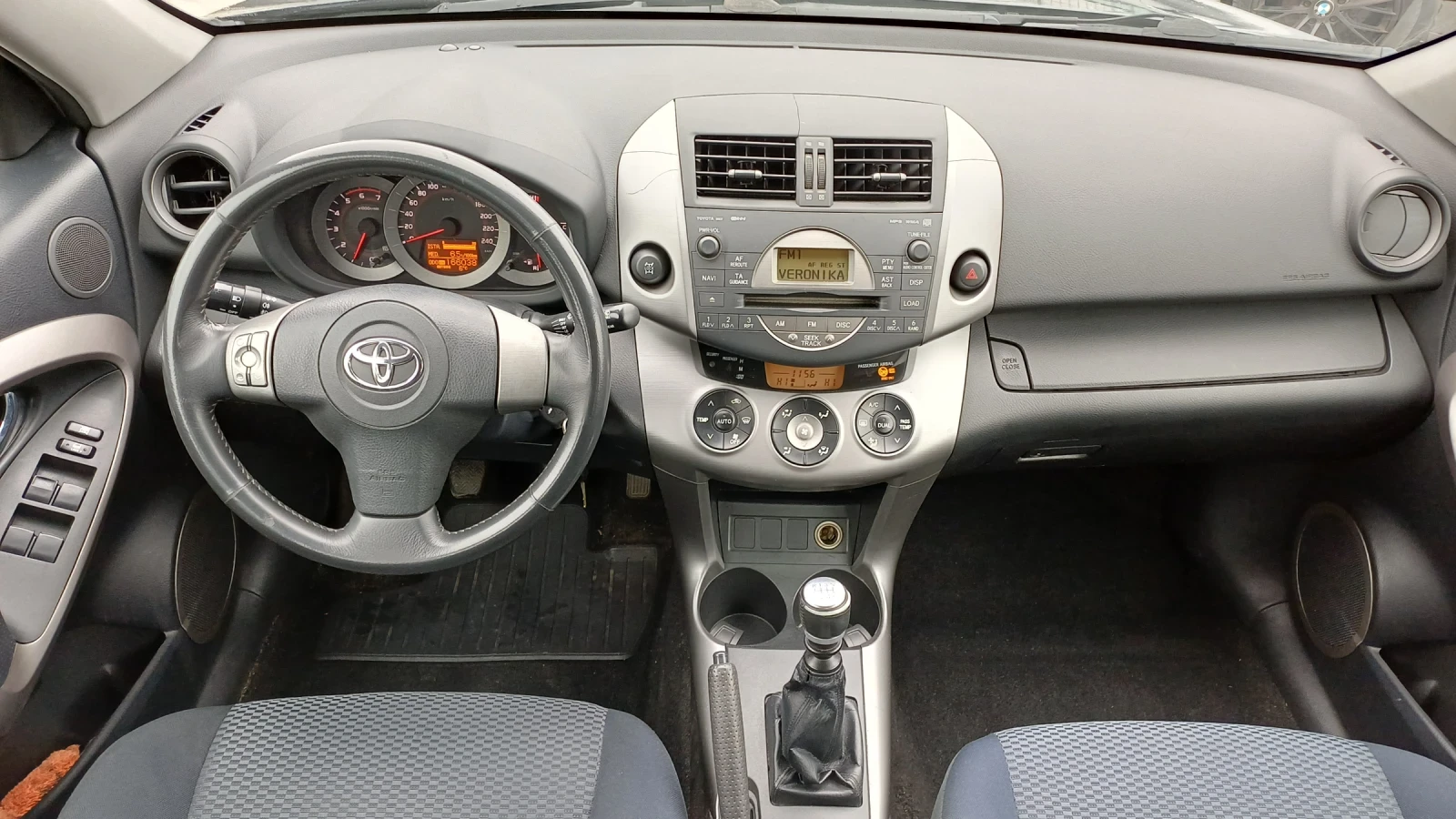 Toyota Rav4 2.2D4D 166 000km - изображение 9