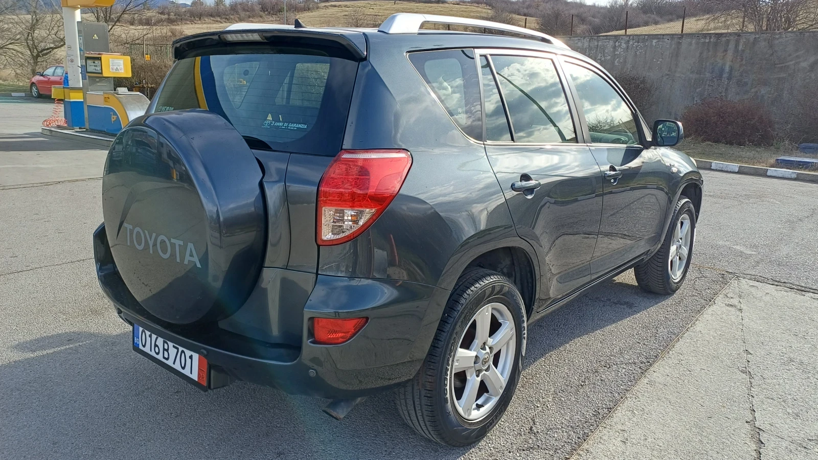 Toyota Rav4 2.2D4D 166 000km - изображение 4