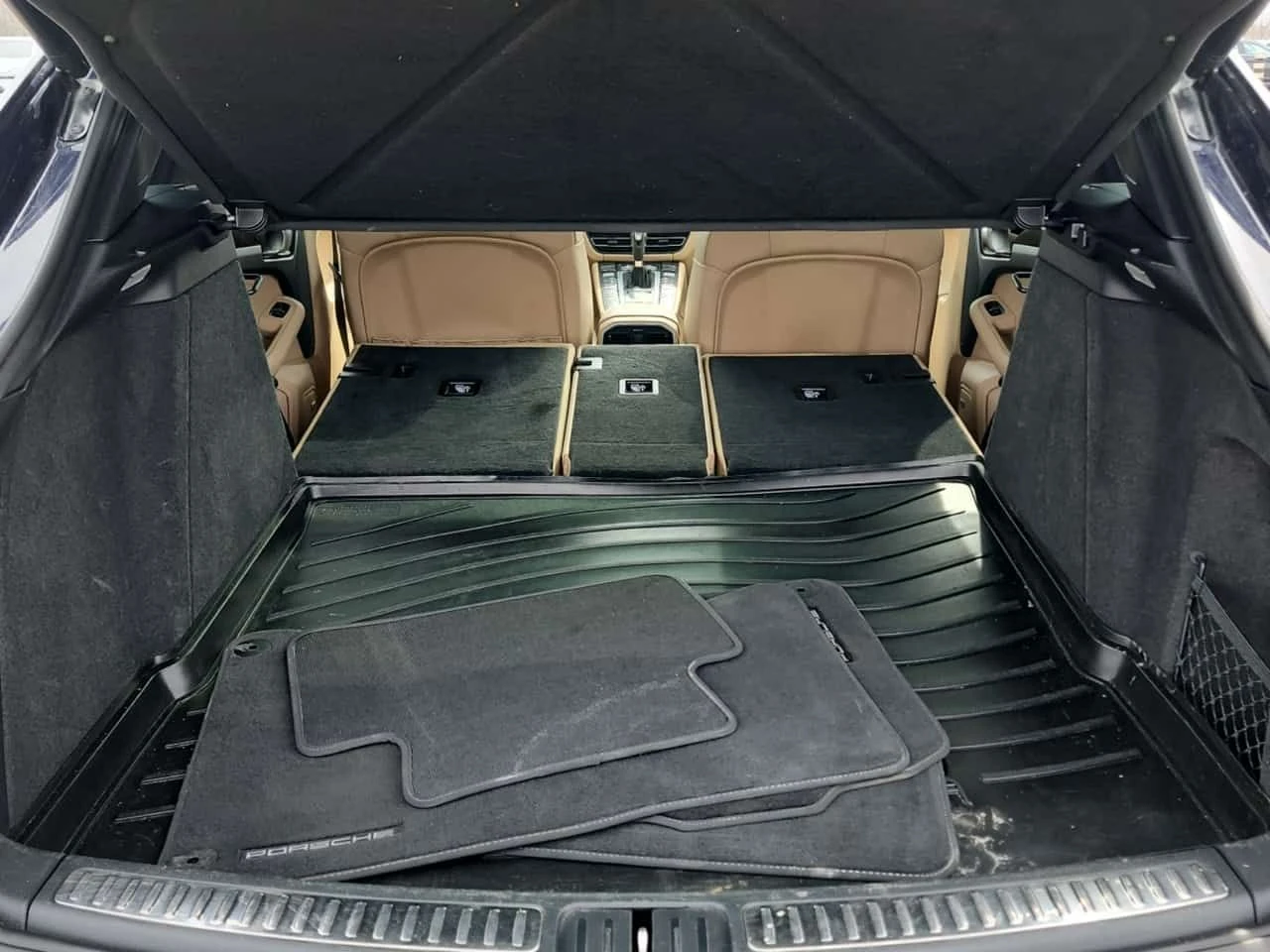 Porsche Macan S| PANO| ОБДУХВАНЕ| 360 КАМЕРИ| CARFAX| , снимка 13 - Автомобили и джипове - 54080914