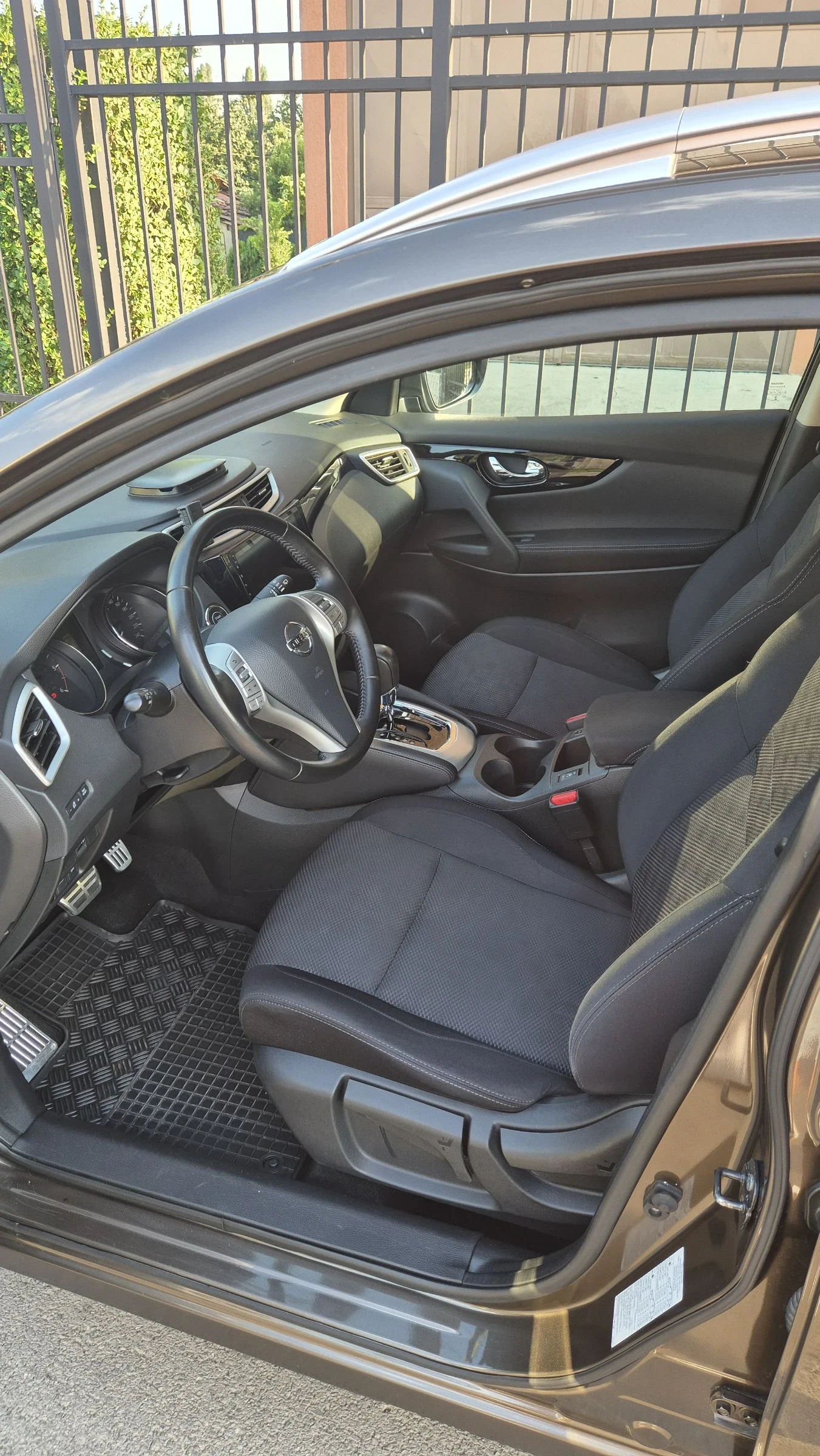 Nissan Qashqai 1.6 dCi Авт  130000 км   Пано 360   НОВА ЦЕНА, снимка 9 - Автомобили и джипове - 54417998