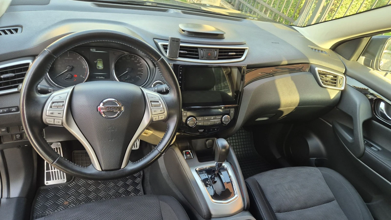 Nissan Qashqai 1.6 dCi Авт  130000 км   Пано 360   НОВА ЦЕНА, снимка 11 - Автомобили и джипове - 54417998