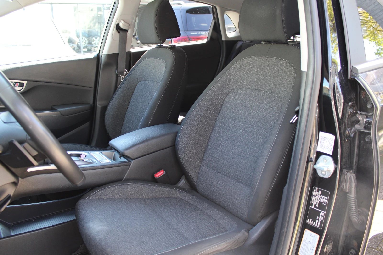 Hyundai Kona EV FASHION 64KW/h 204 k.с. SOH-100% ТЕРМО ПОМПА , снимка 9 - Автомобили и джипове - 54493559