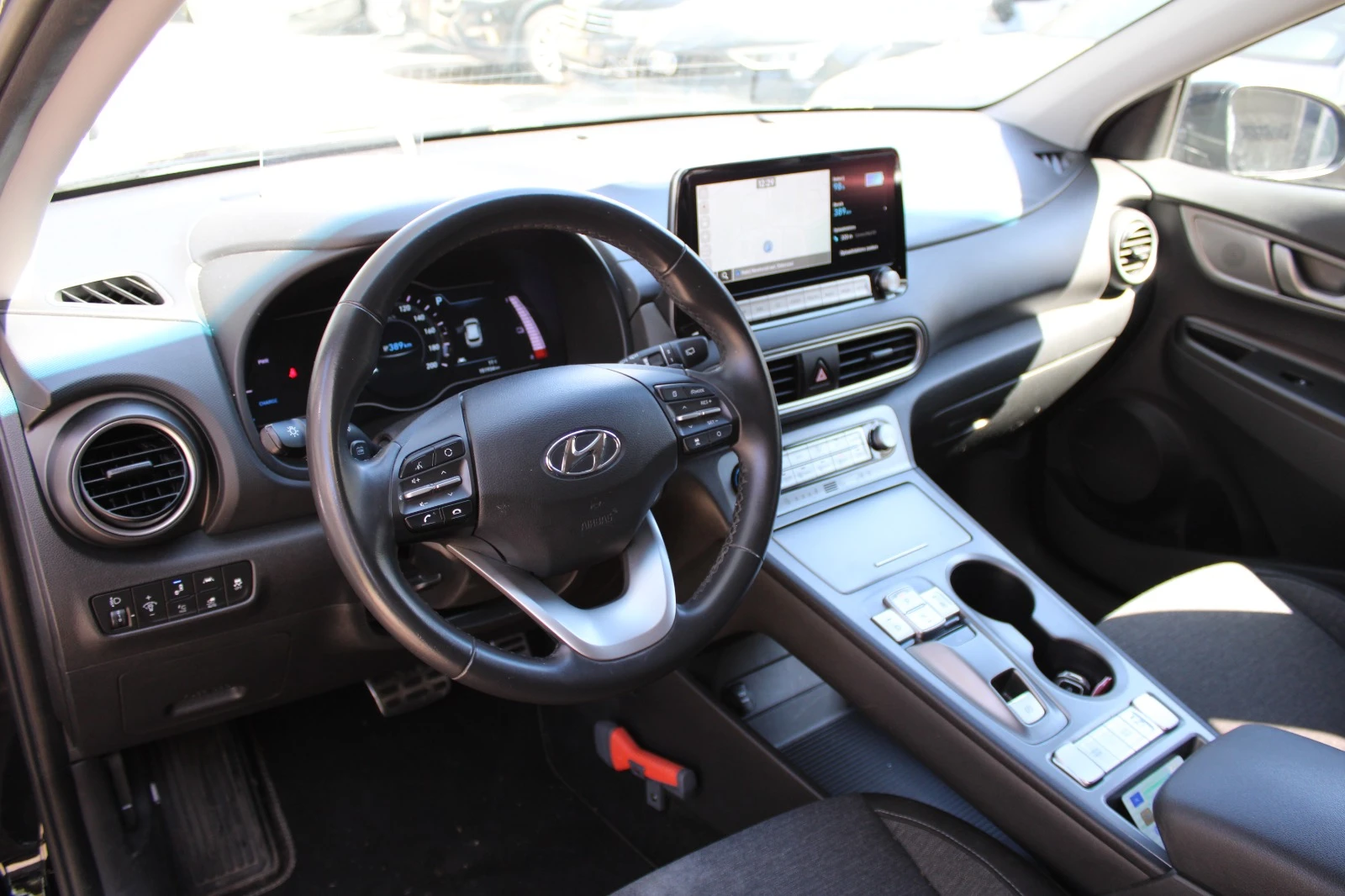 Hyundai Kona EV FASHION 64KW/h 204 k.с. SOH-100% ТЕРМО ПОМПА , снимка 7 - Автомобили и джипове - 54493559