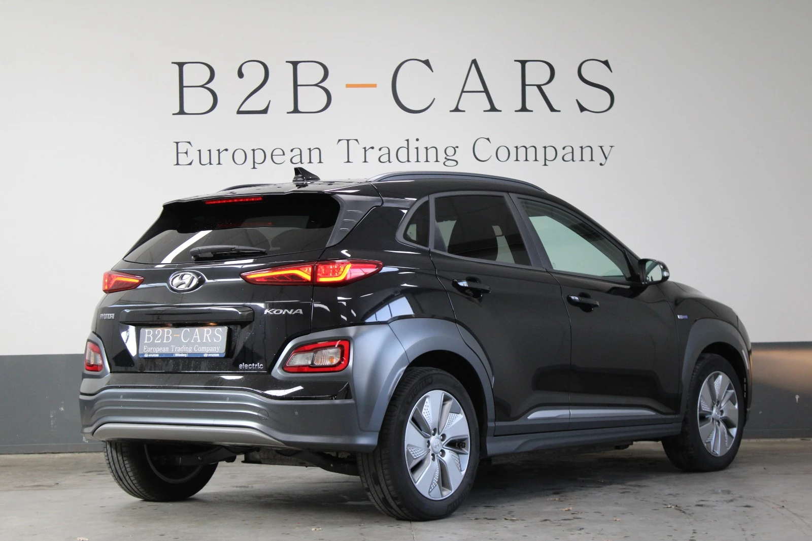 Hyundai Kona EV FASHION 64KW/h 204 k.с. SOH-100% ТЕРМО ПОМПА , снимка 4 - Автомобили и джипове - 54493559