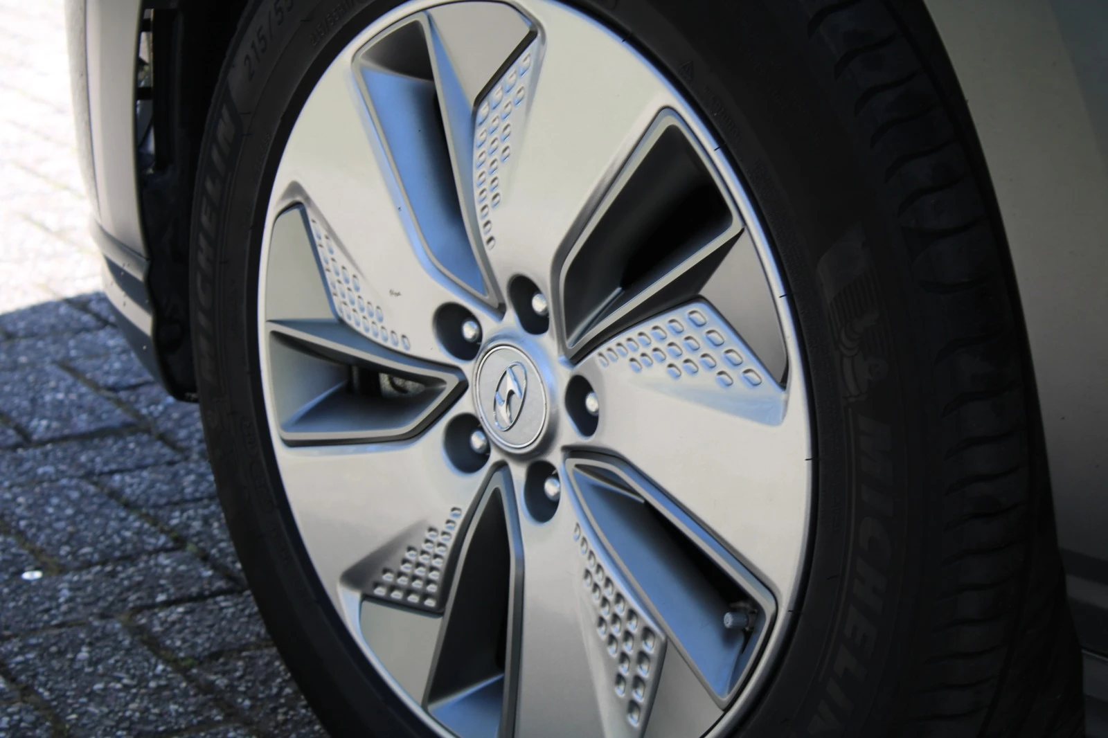 Hyundai Kona EV FASHION 64KW/h 204 k.с. SOH-100% ТЕРМО ПОМПА , снимка 6 - Автомобили и джипове - 54493559