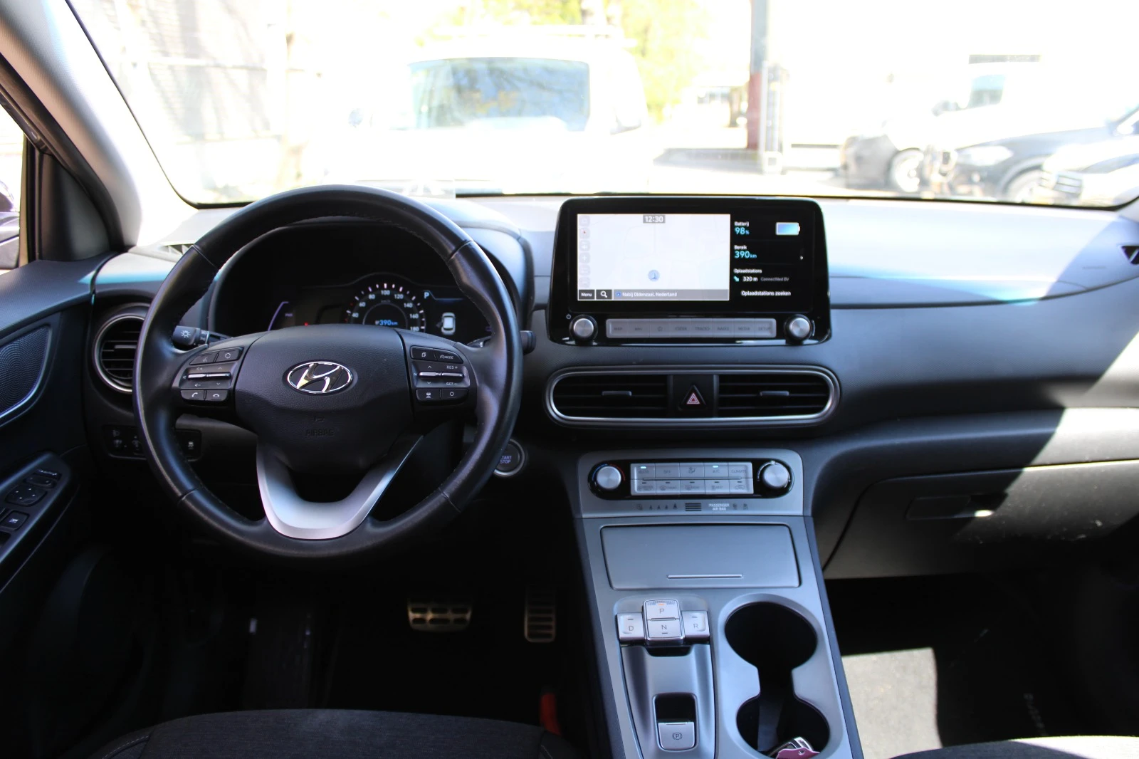 Hyundai Kona EV FASHION 64KW/h 204 k.с. SOH-100% ТЕРМО ПОМПА , снимка 8 - Автомобили и джипове - 54493559