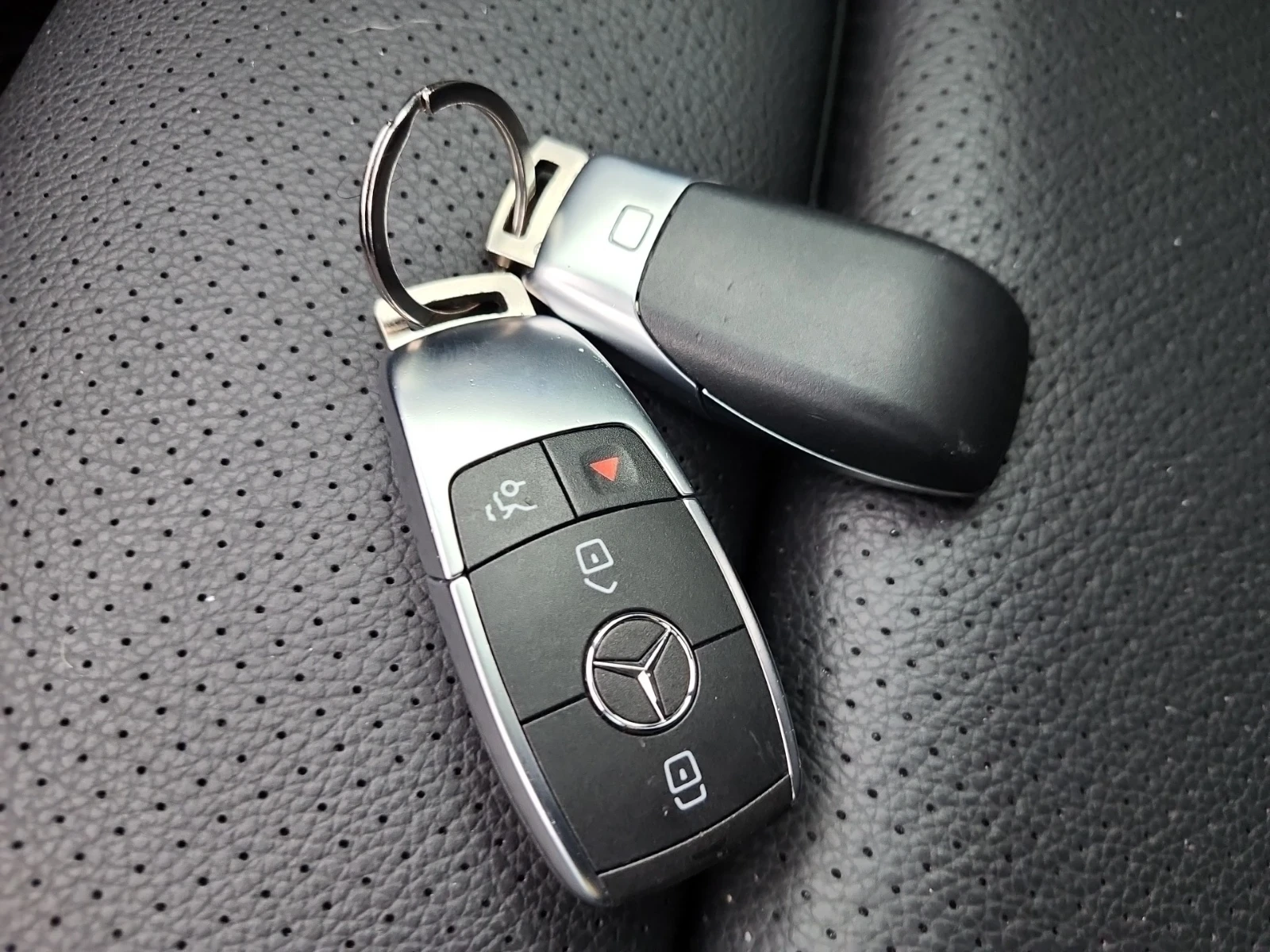 Mercedes-Benz GLC 300 COUPE * AMG LINE * BLIND SPOT * DRIVER ASSIST PKG , снимка 11 - Автомобили и джипове - 55494080