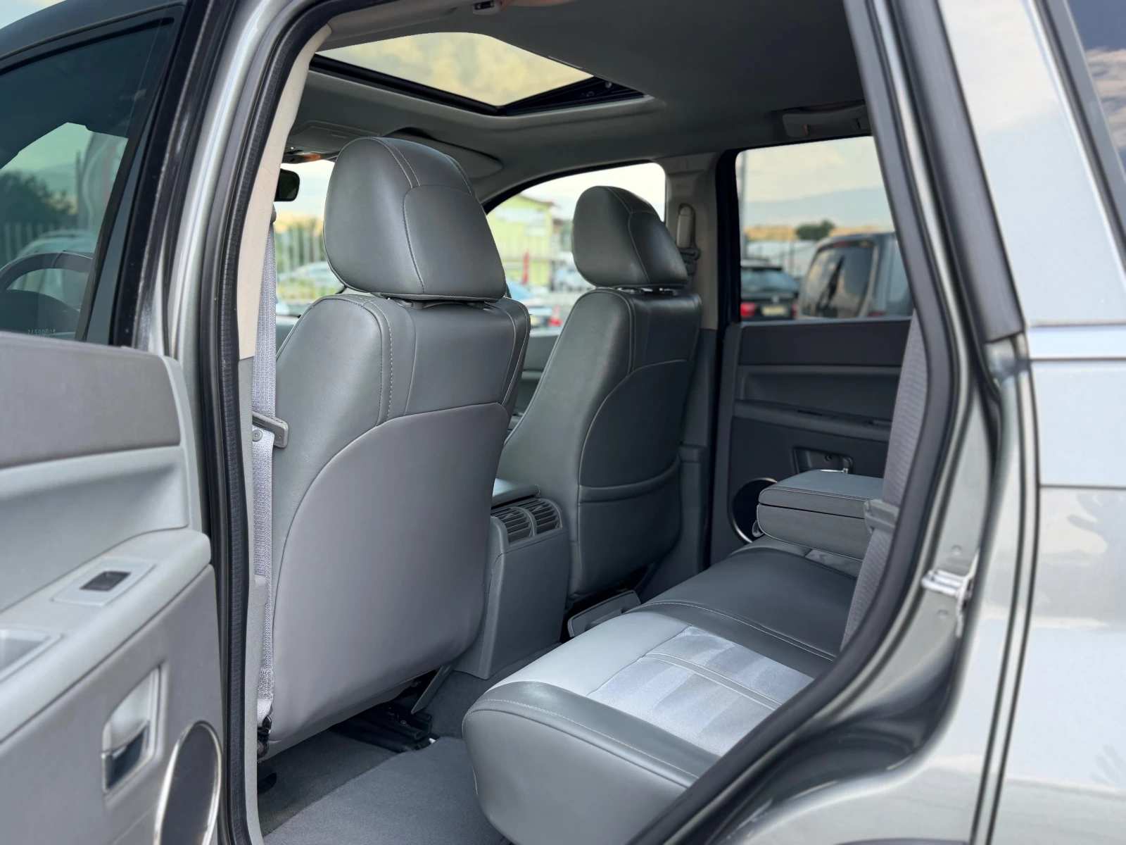 Jeep Grand cherokee * OVERLAND* NAVI* CAMERA* КОЖА* ЛЮК* , снимка 11 - Автомобили и джипове - 55947353