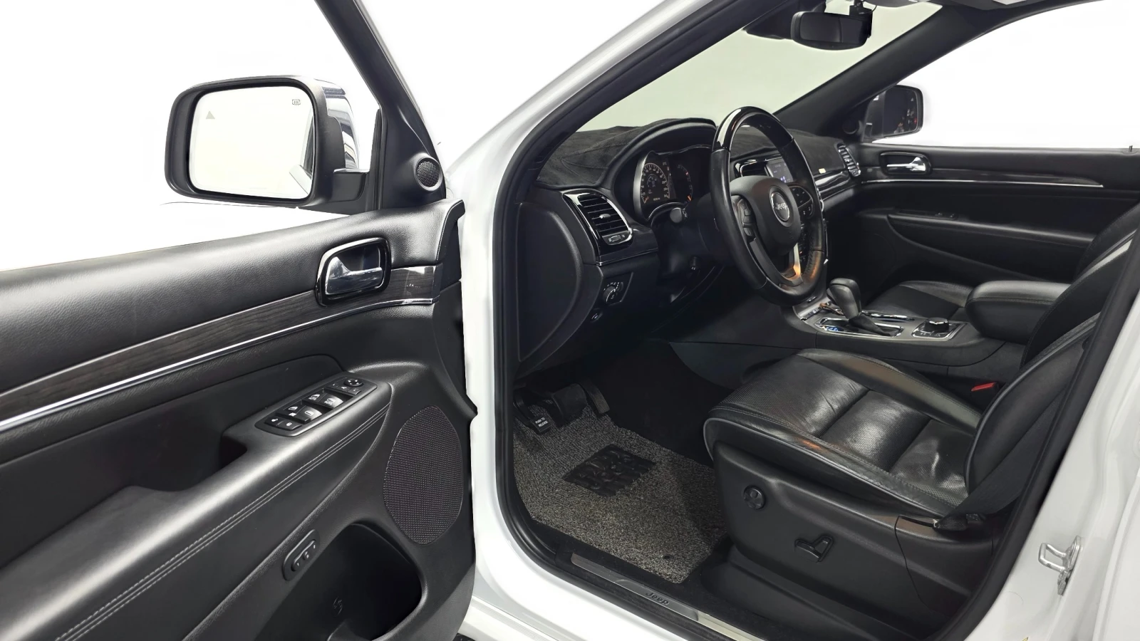 Jeep Grand cherokee OVERLAND, снимка 7 - Автомобили и джипове - 55952588