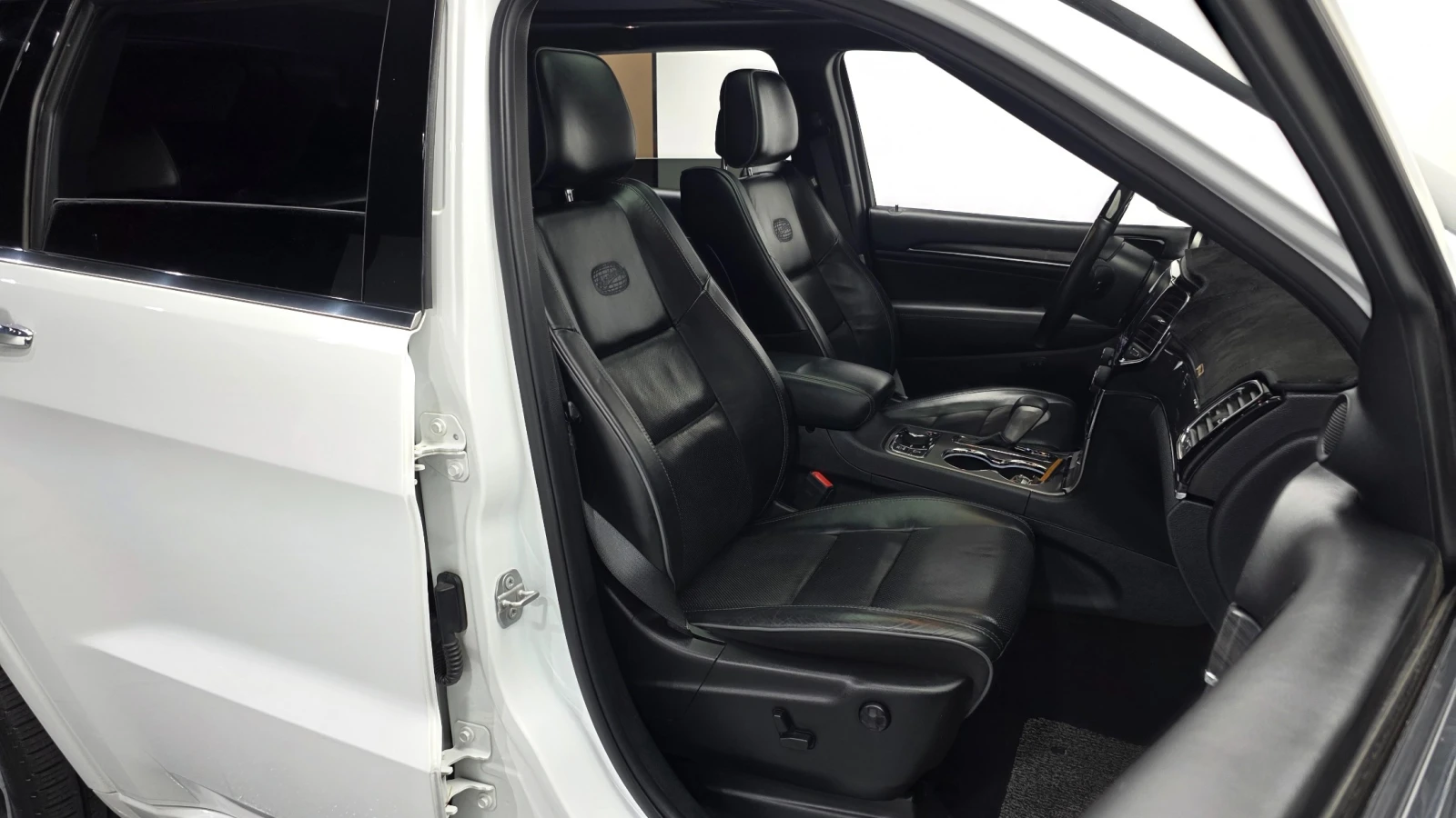 Jeep Grand cherokee OVERLAND, снимка 13 - Автомобили и джипове - 55952588