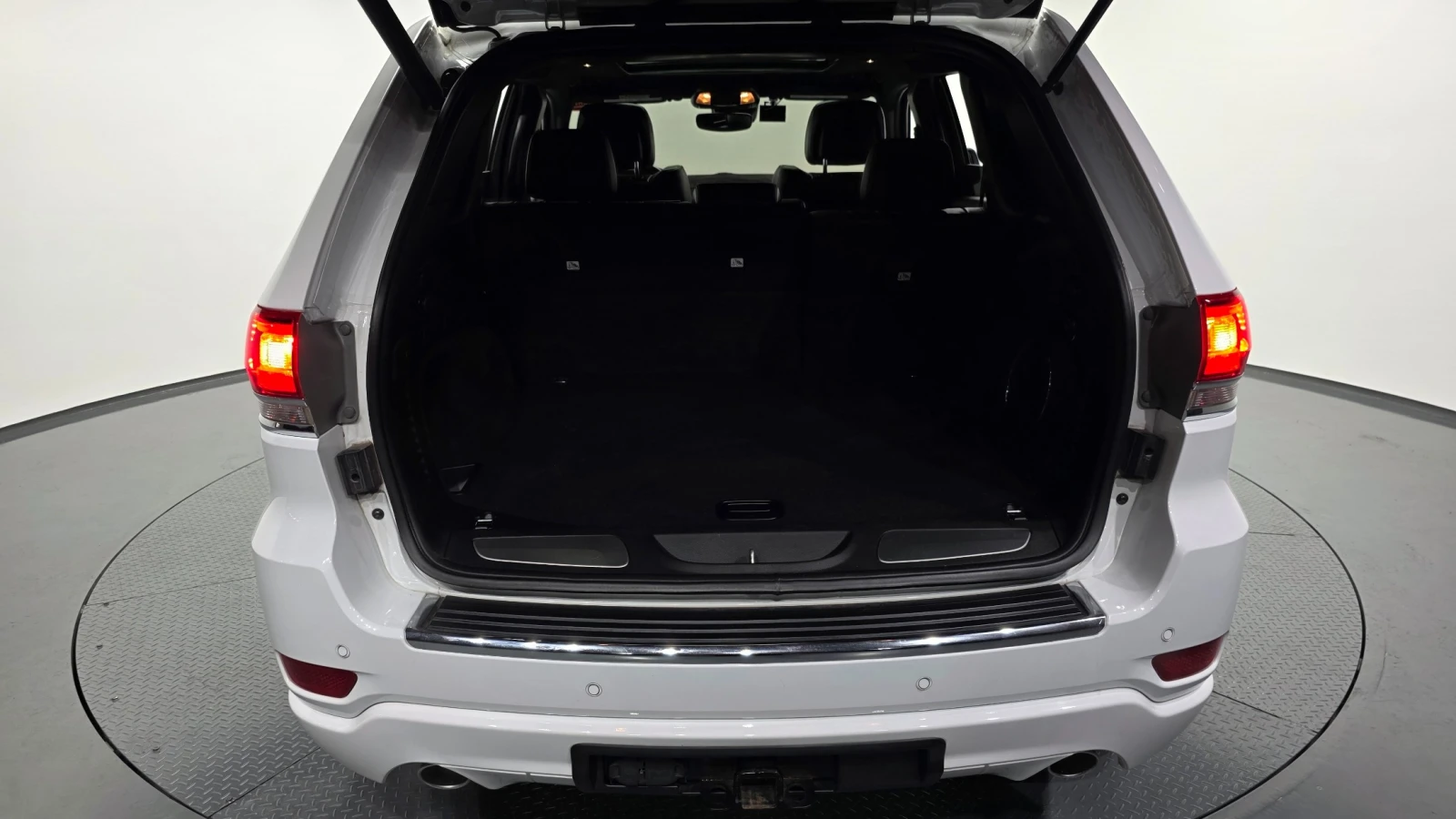 Jeep Grand cherokee OVERLAND, снимка 16 - Автомобили и джипове - 55952588