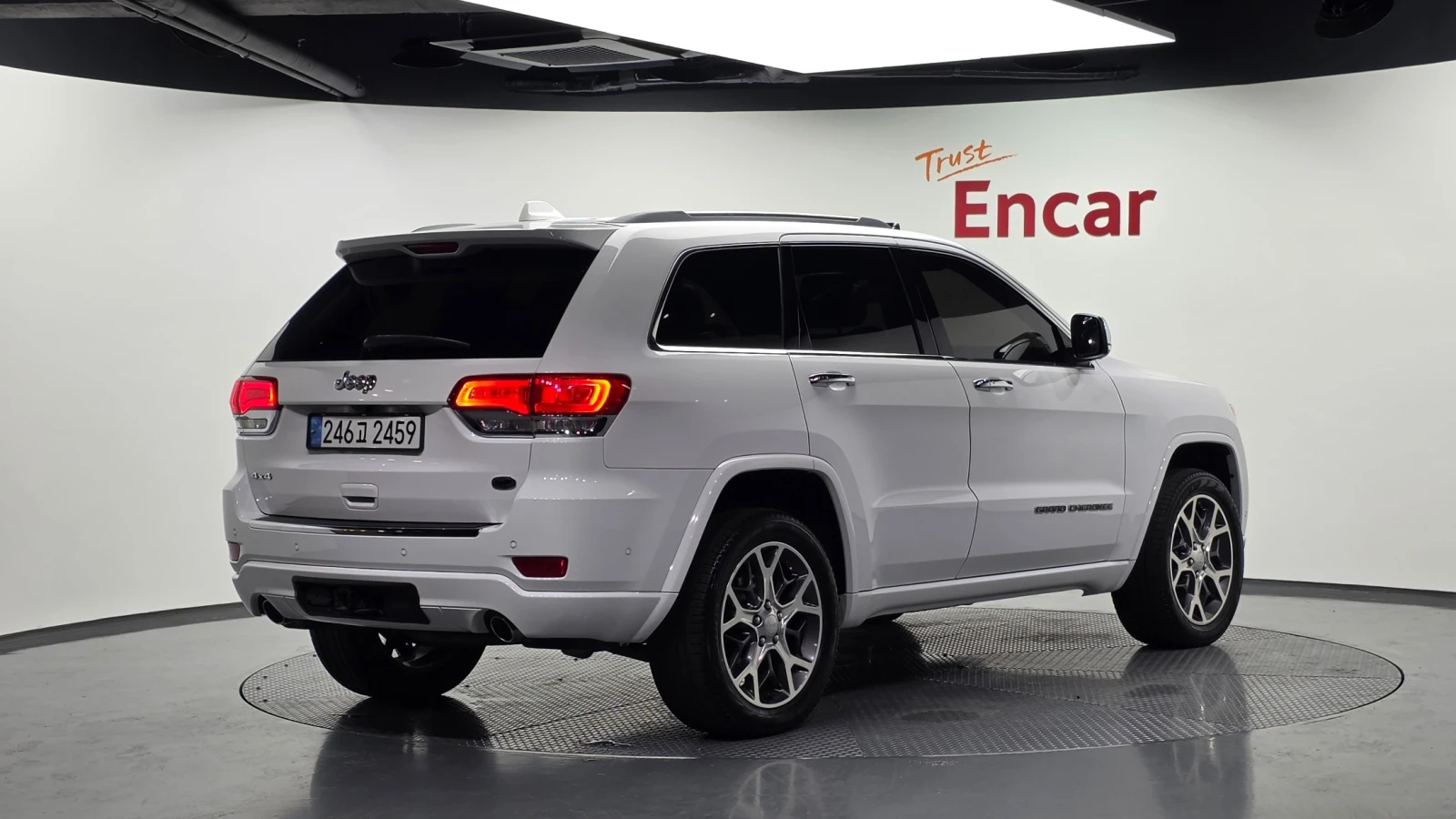 Jeep Grand cherokee OVERLAND, снимка 2 - Автомобили и джипове - 55952588