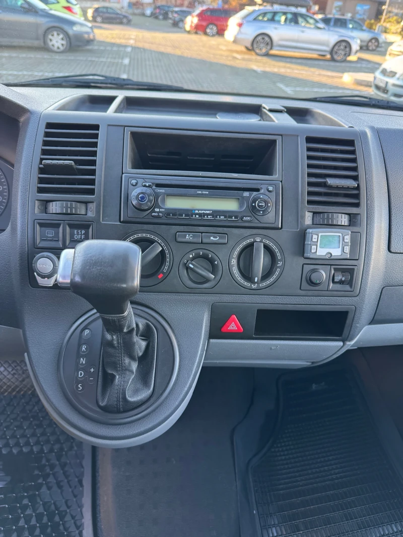 VW T5 2.5TDI 174kc Автоматик Климатик 5+ 1 , снимка 13 - Бусове и автобуси - 52717119