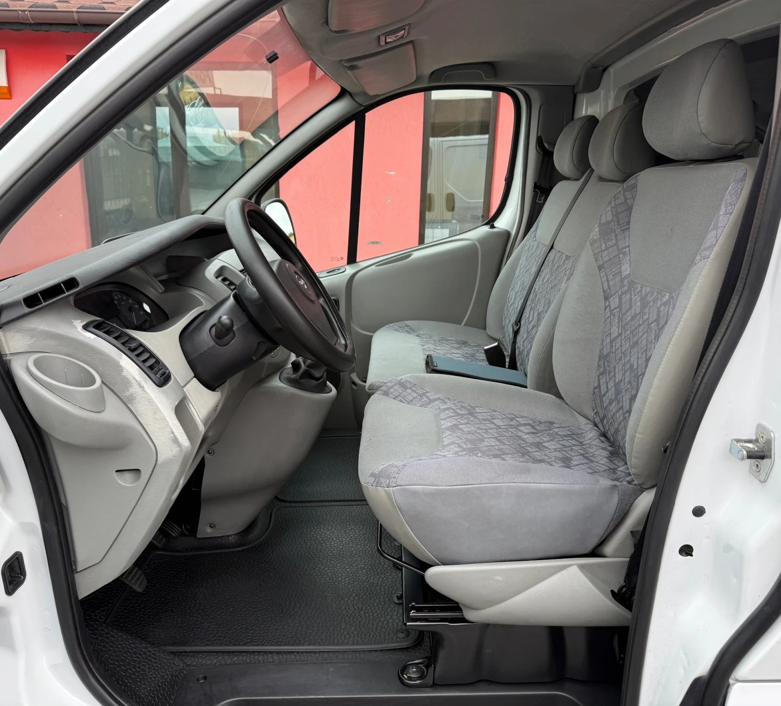 Opel Vivaro 1.9DCi, Товарен, Климатик! * 160 000км* Уникат! - изображение 9