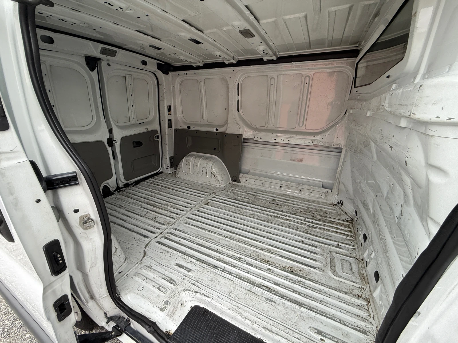 Opel Vivaro 1.9DCi, Товарен, Климатик! * 160 000км* Уникат! - изображение 8