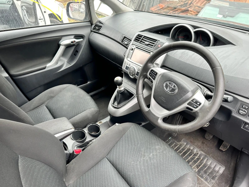 Toyota Verso На Часто Toyota Verso 2.0 D-4d 126к.с 2010г, снимка 5 - Автомобили и джипове - 41260139