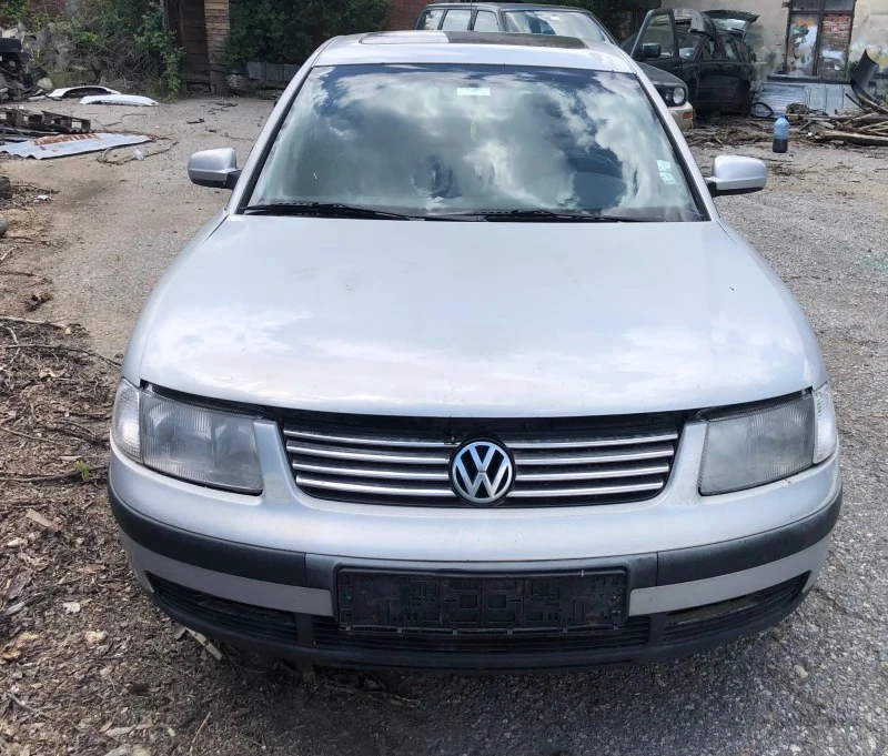 VW Passat 1.6 i, снимка 1 - Автомобили и джипове - 46163319