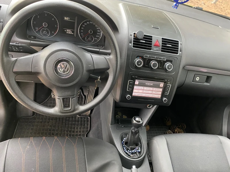 VW Touran, снимка 6 - Автомобили и джипове - 47306844