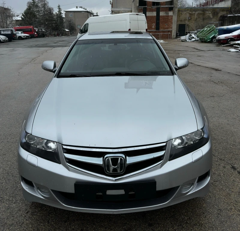 Honda Accord 2.4i-Executive+ Distronic, снимка 2 - Автомобили и джипове - 49350179