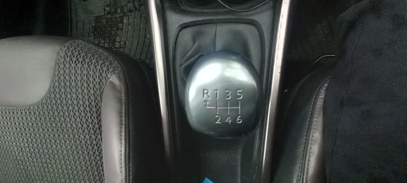 Peugeot 2008 1.6HDI ALLURE , снимка 10 - Автомобили и джипове - 51989228