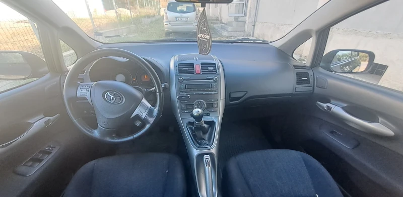 Toyota Auris, снимка 5 - Автомобили и джипове - 52568687