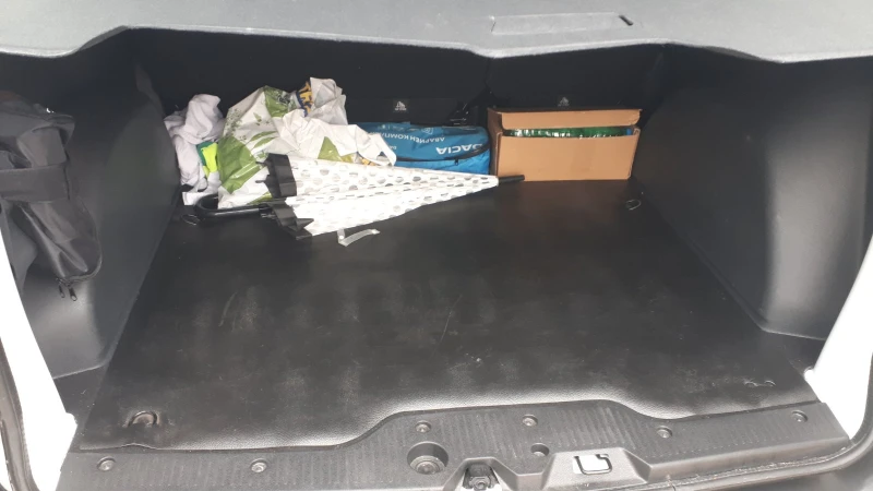 Dacia Dokker 1.5 DCI 90к.с. 6 скорости, снимка 10 - Автомобили и джипове - 52358236