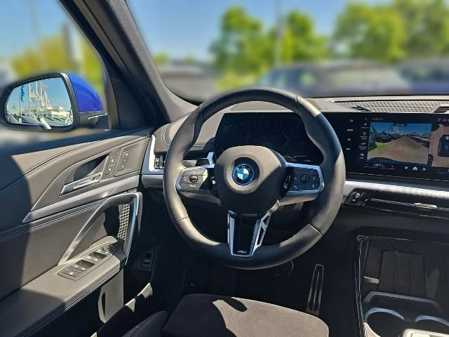 BMW iX1 xDRIVE/M-SPORT/HEAD-UP/306HP/ACC/360/AMBI/127f - изображение 8