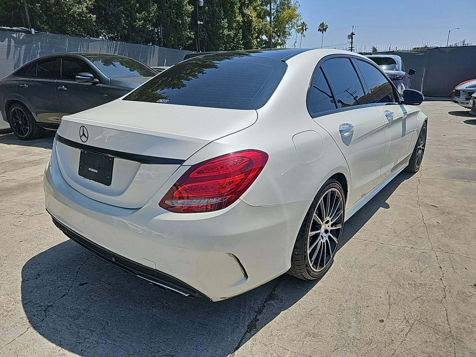 Mercedes-Benz C 450 AMG AMG* CARBON* PANO* HEADUP* BURMASTER* AMBIENT* KEY - изображение 4