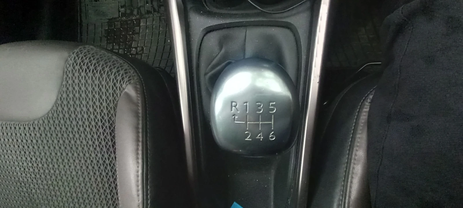 Peugeot 2008 1.6HDI ALLURE  - изображение 10